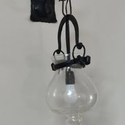 Lot de trois appliques fer forgé et verre soufflé
