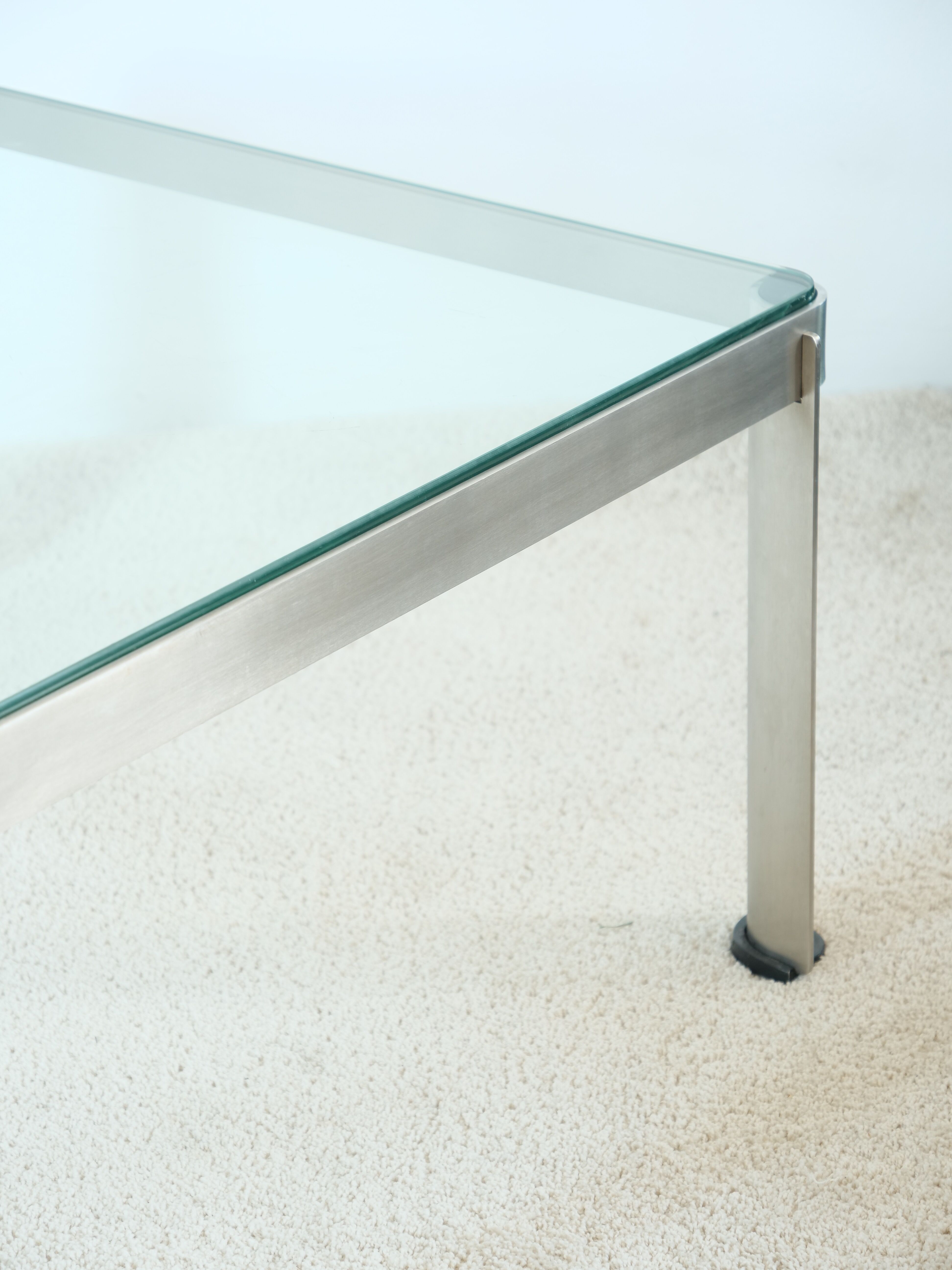 Coffee table model t113 by Osvaldo Borsani for Tecno 1975