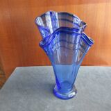 Vase en verre bleu