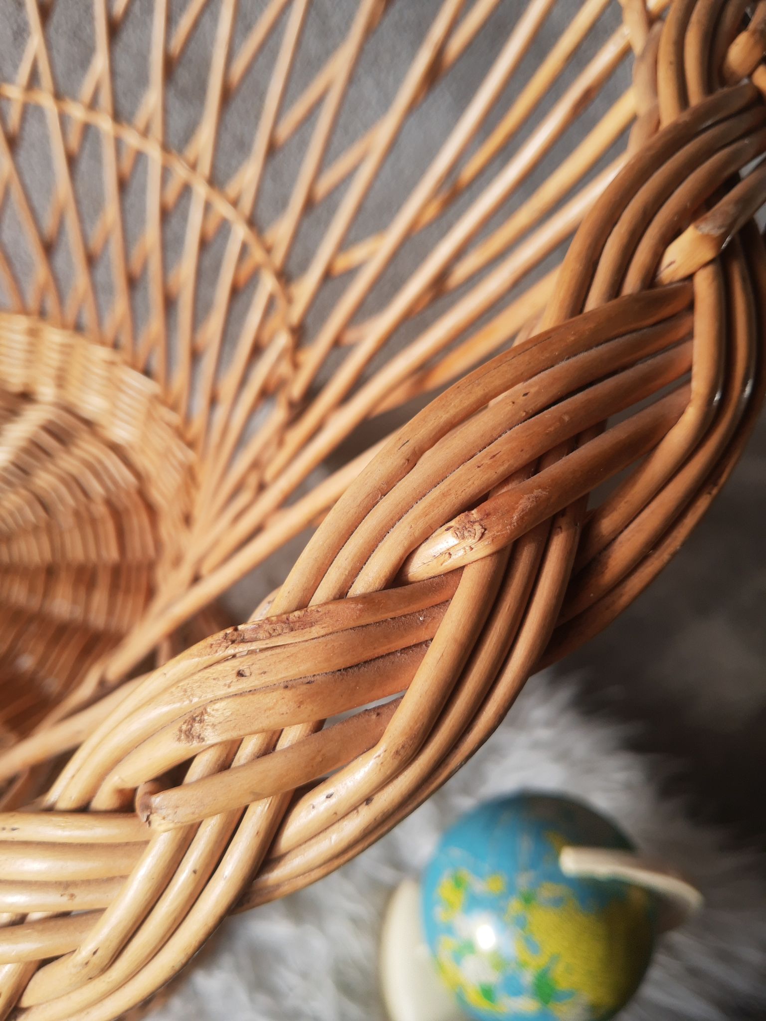 Fauteuil en osier pour enfant style emmanuelle