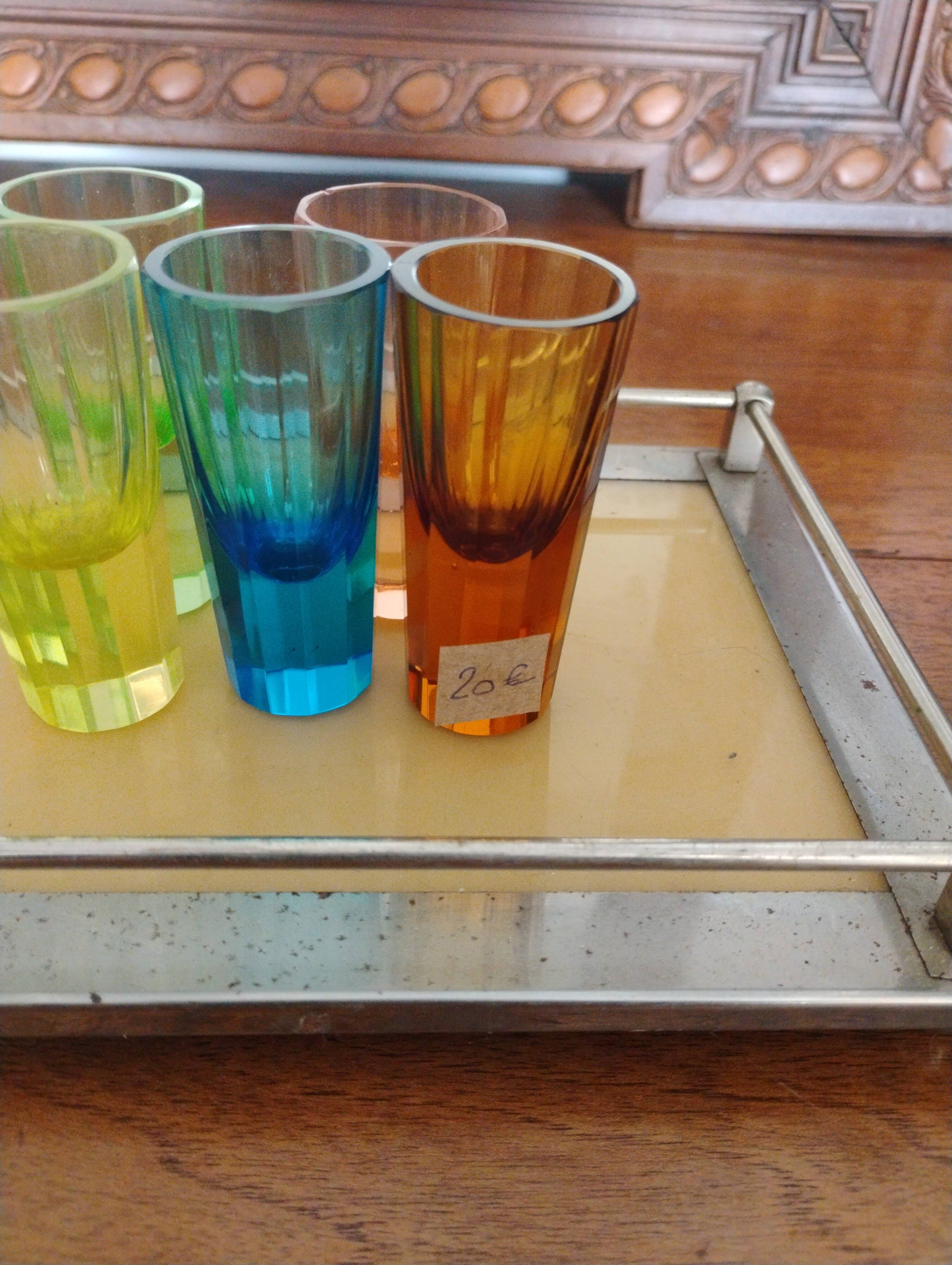 5 petits verres multicolore