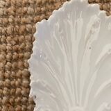 Ramekin, shell-shaped pocket emptier in white ceramic