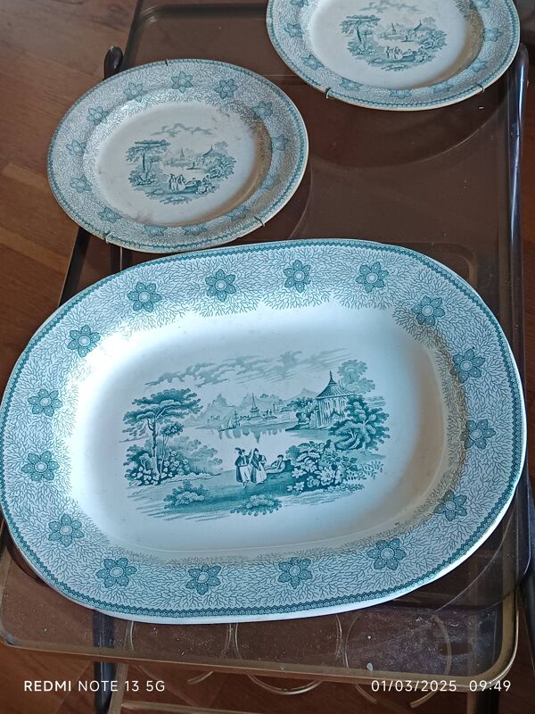 grand plat et assiettes en faience XIXème décor au chinois