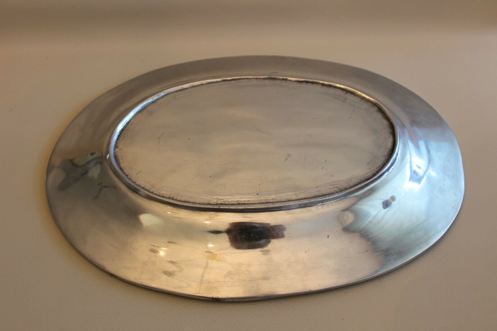 Oval tray in chrome metal shell decoration