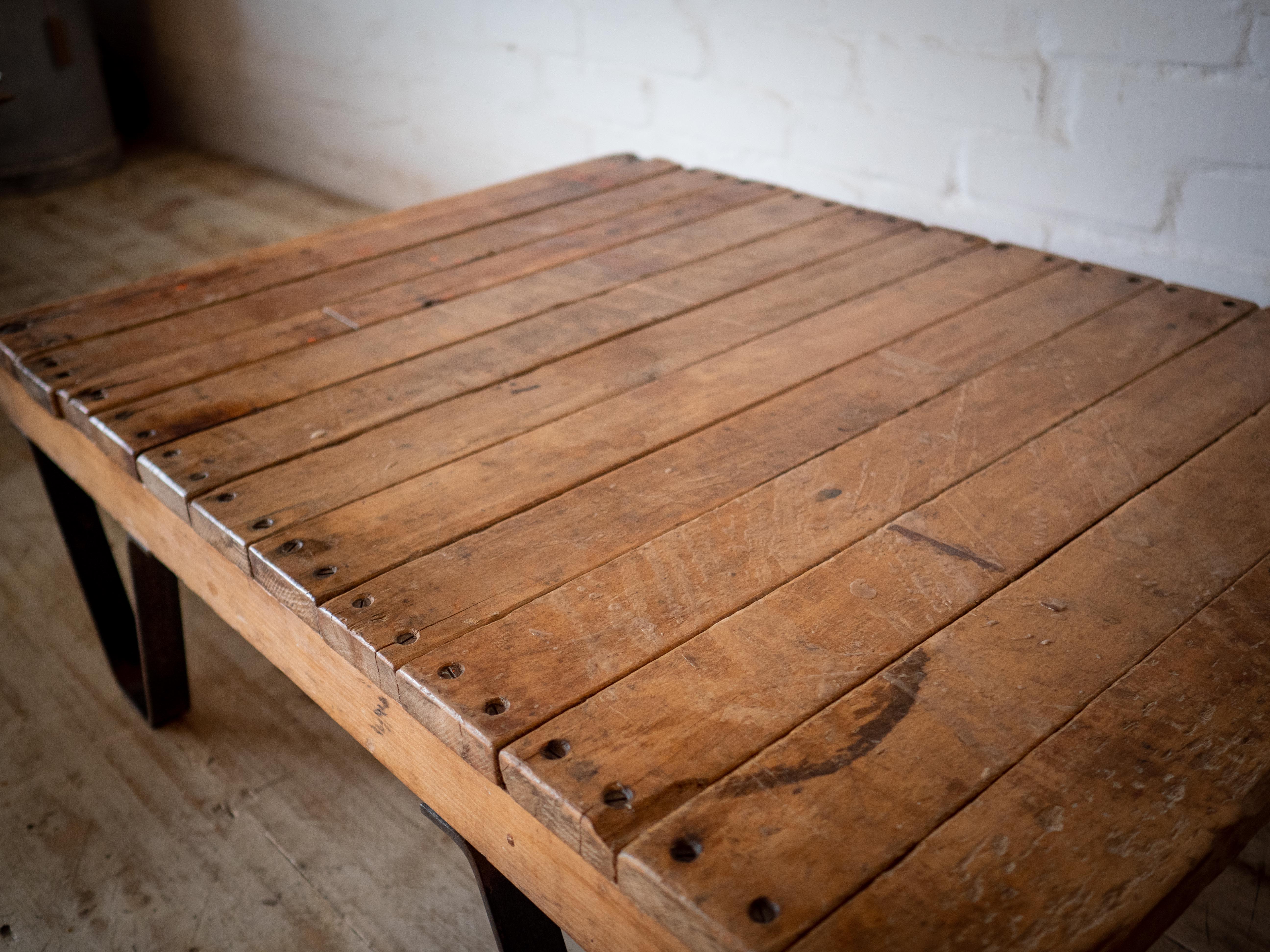 Palette de table basse vintage de menuiserie