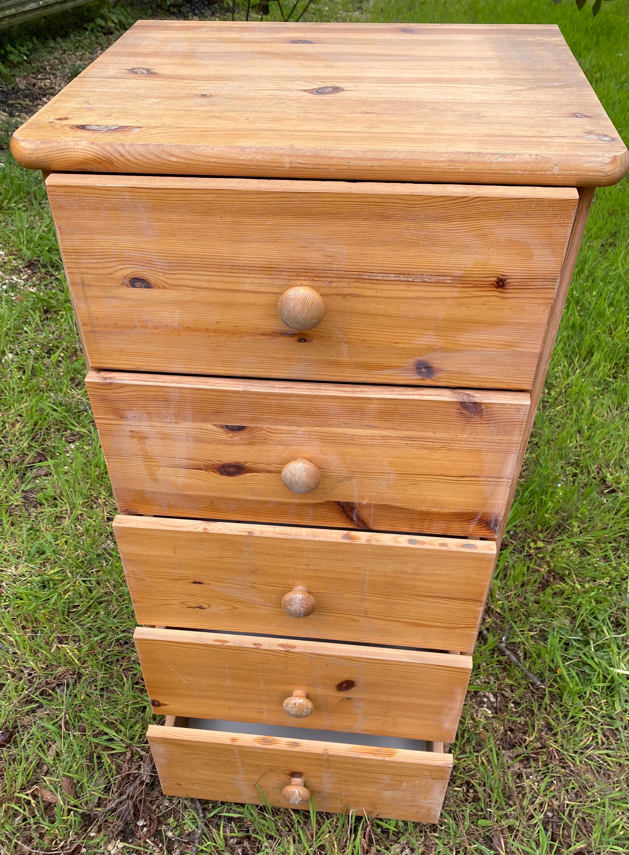 Pine chest of drawers