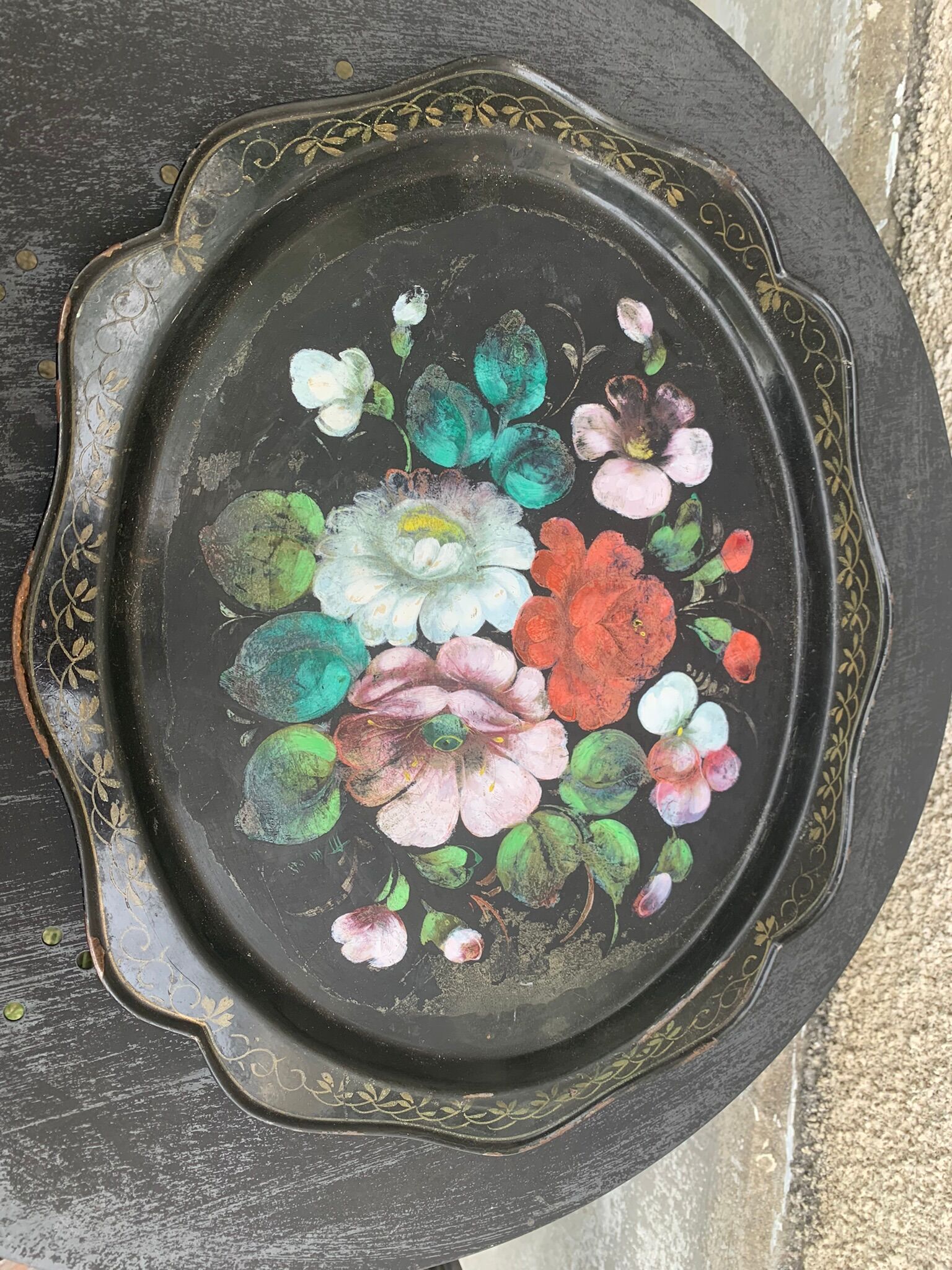 Bohemian and folkloric tray hand-painted flowers on a black metal background