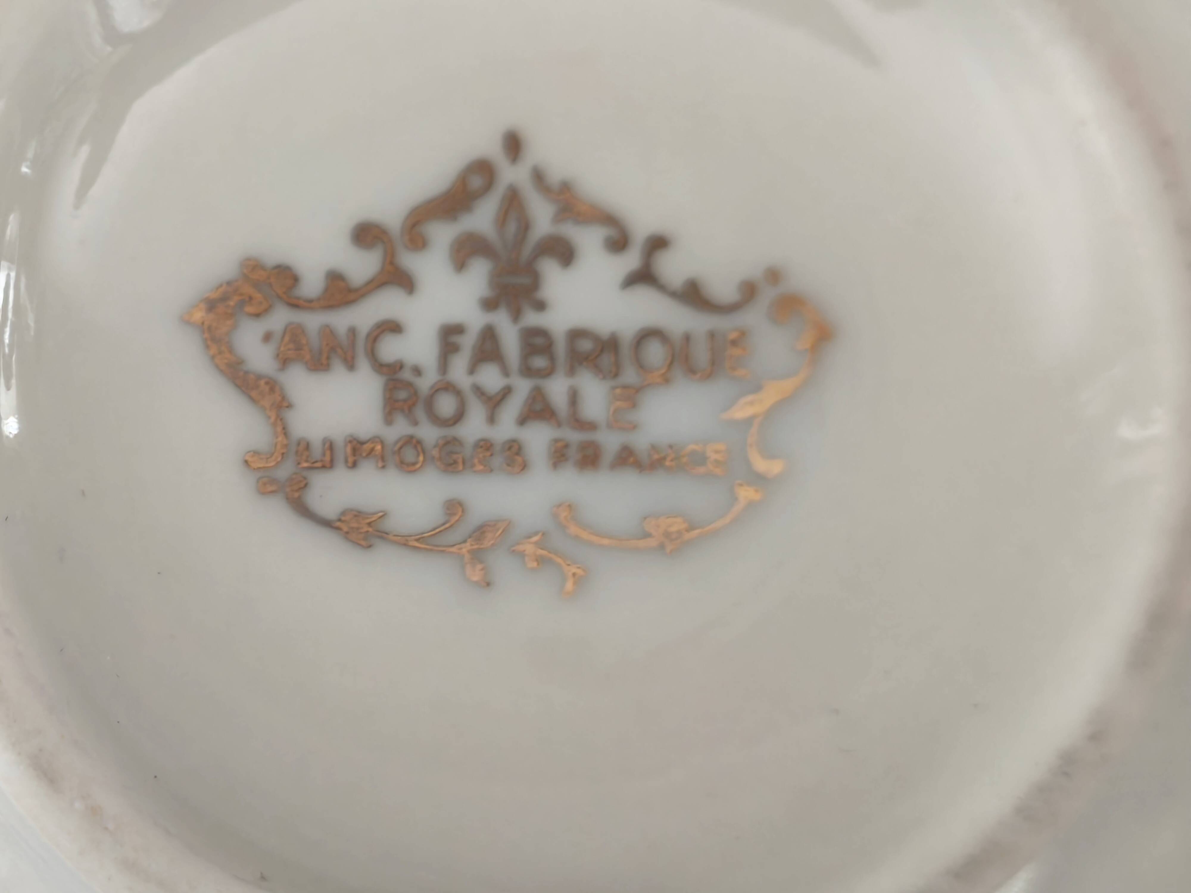 Ensemble pot à lait et crémier en porcelaine de Limoges