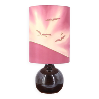 Lampe violette en céramique, abat jour en soie peinte, années 70