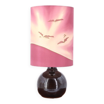 Lampe violette en céramique, abat jour en soie peinte, années 70