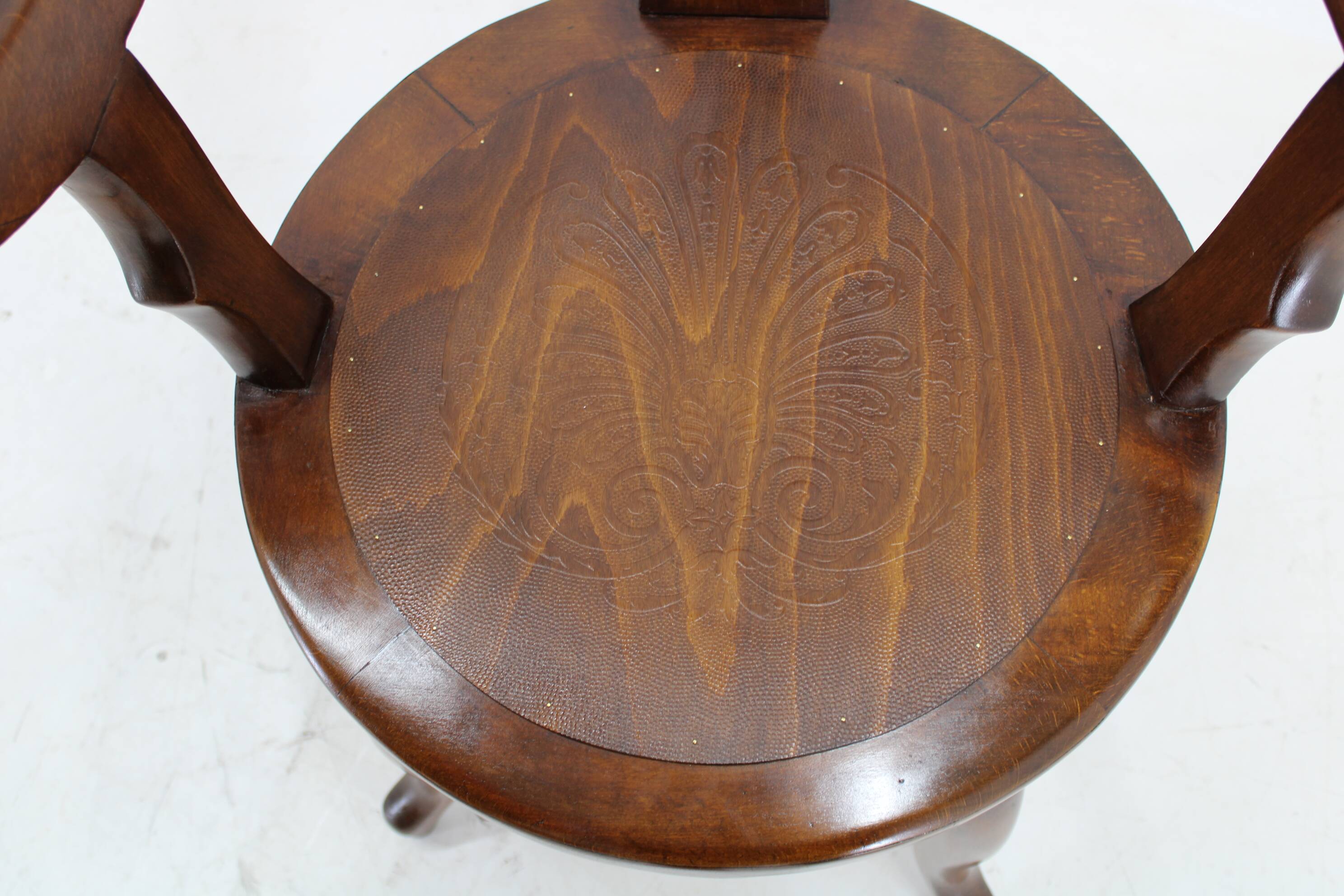 Chaise de barbier pivotante en hêtre restaurée des années 1920, Tchécoslovaquie