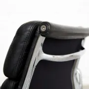 Chaise Soft Pad EA 217 de Charles et Ray Eames pour Vitra