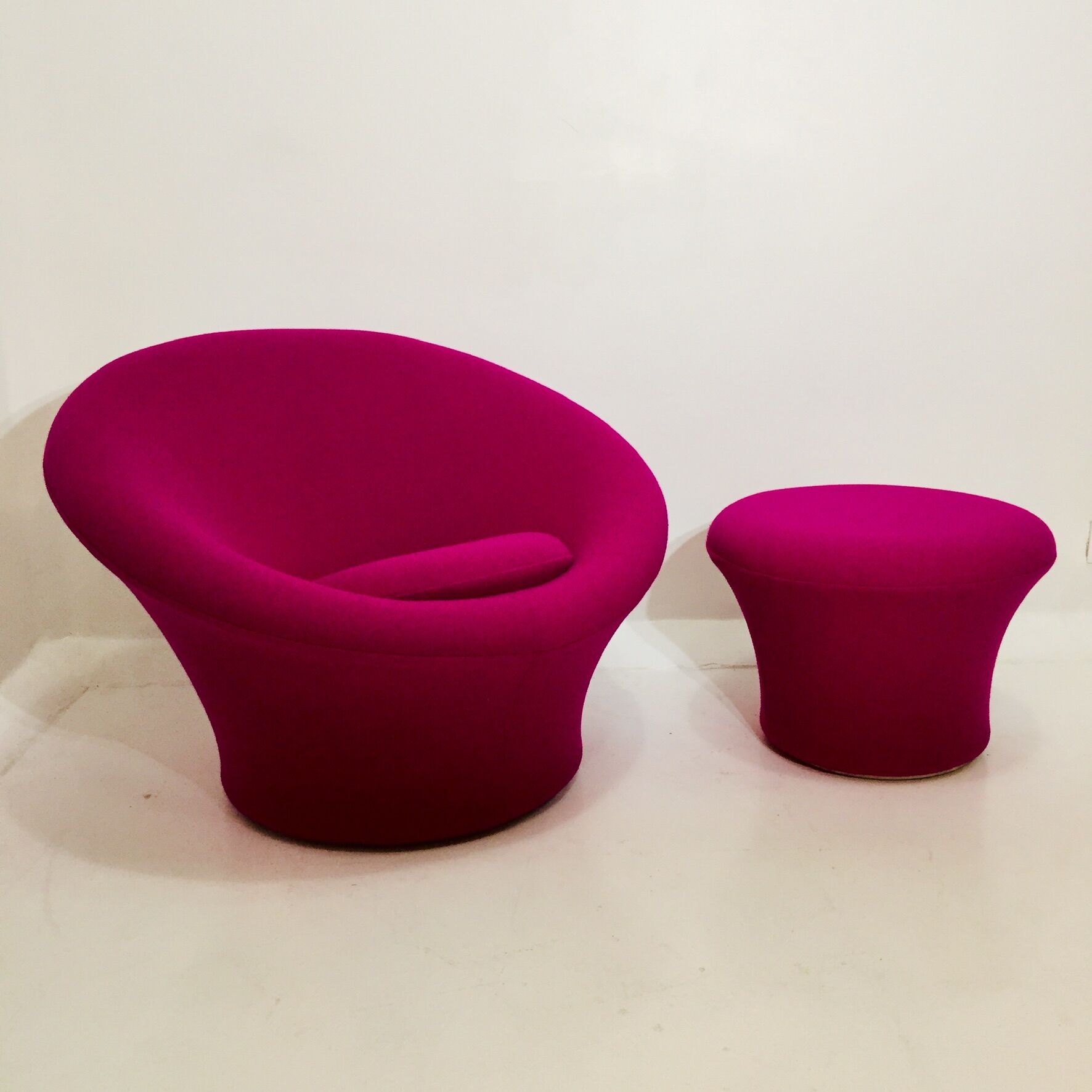 Mushroom swivel armchair with footrest by Pierre Paulin, Artifort Edition