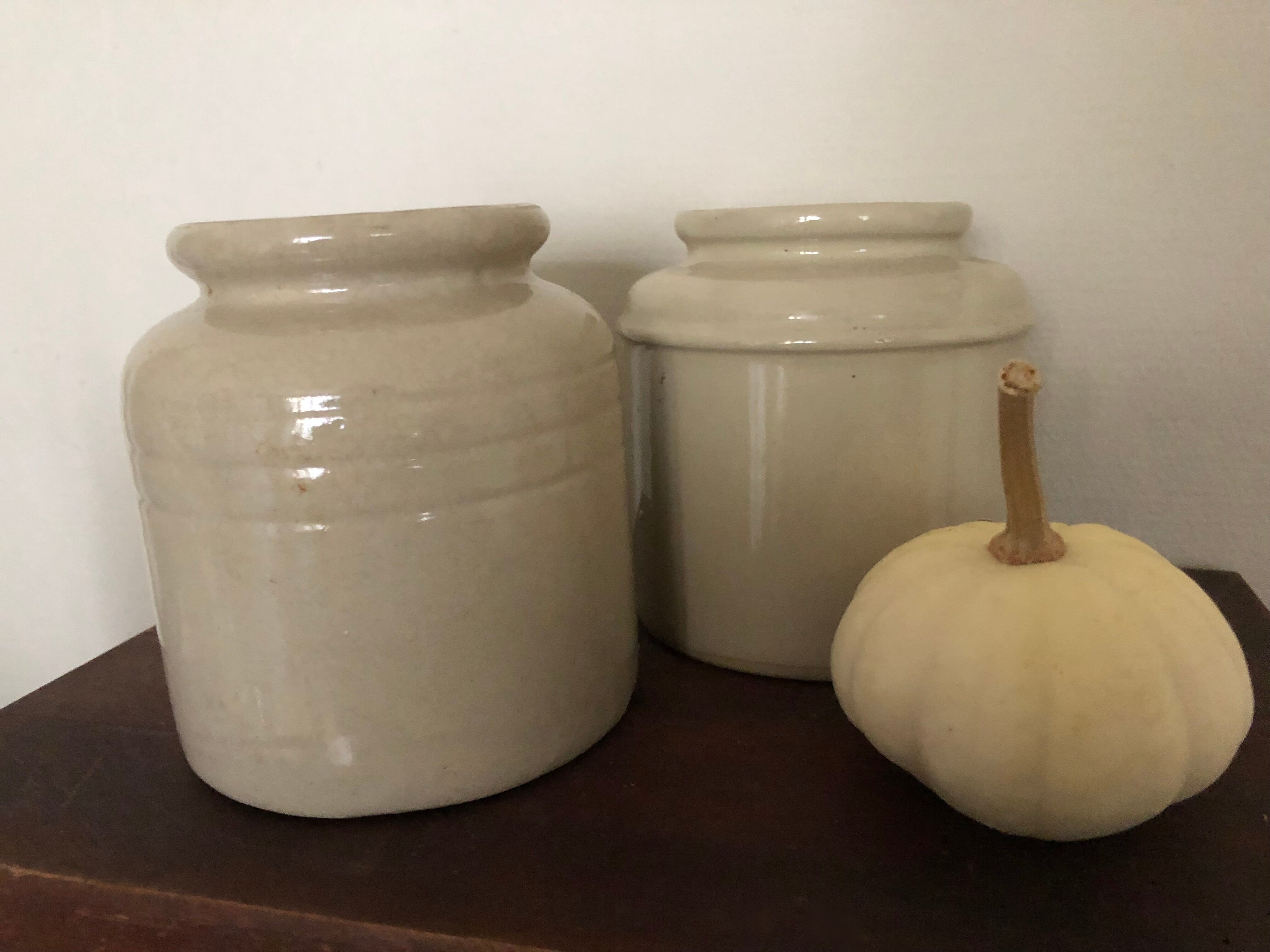 Set of two stoneware pots