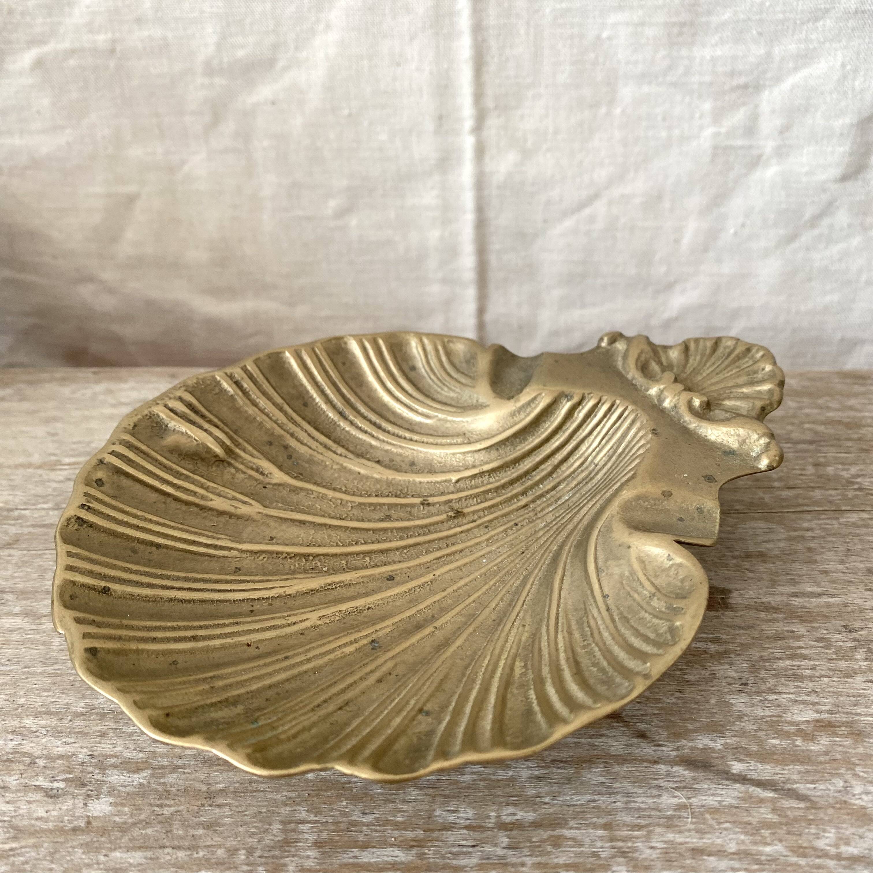Shell ashtray, scallop shell in brass.
