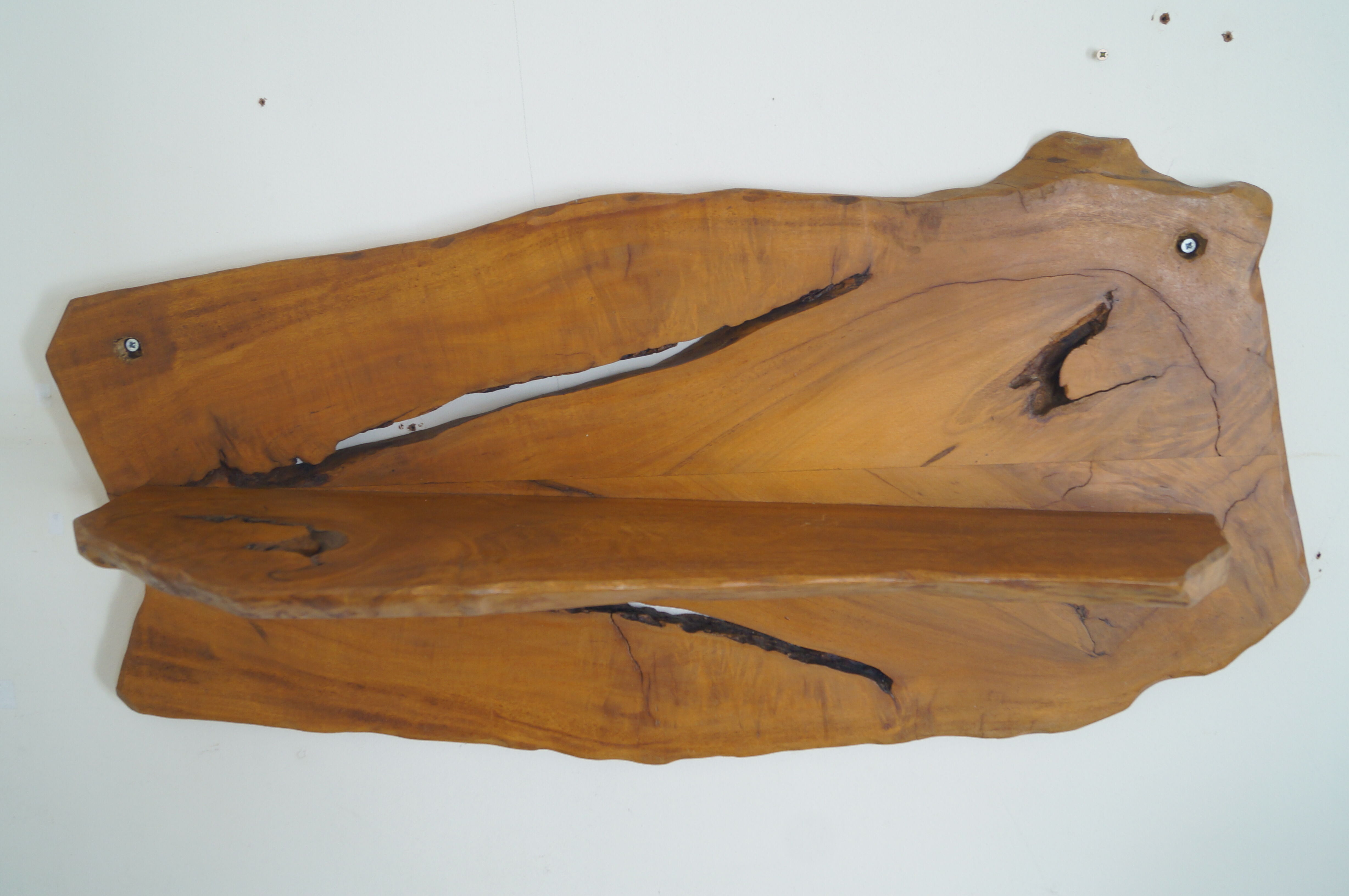 Aesthetic design wall shelf