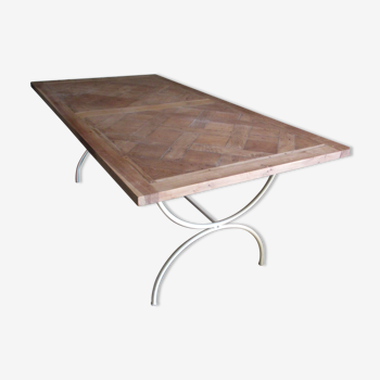Table de salle à manger à piétement fer peint et plateau chêne parqueté