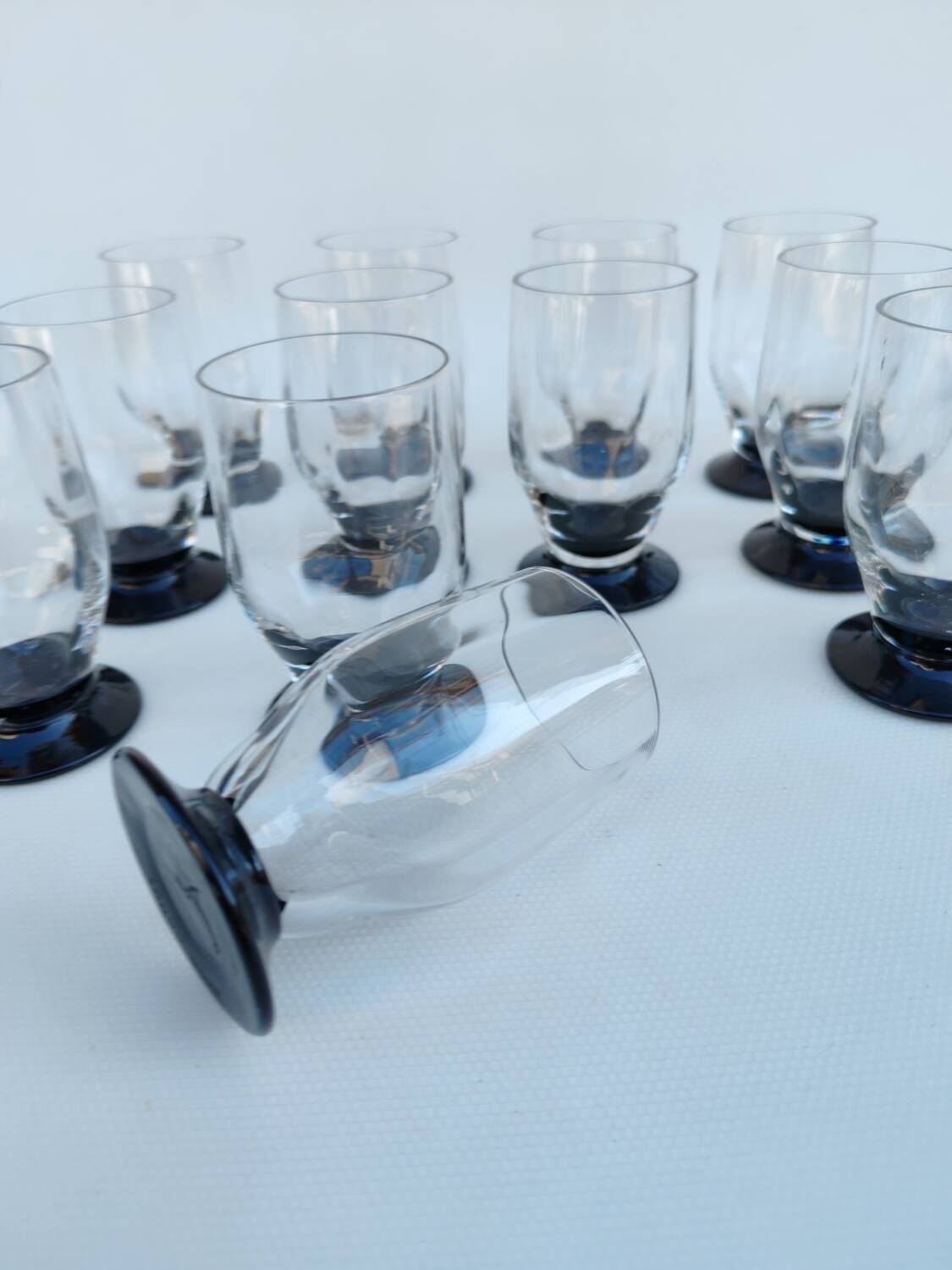 12 medium glass cups from the Art Deco period, by Daum Nancy.