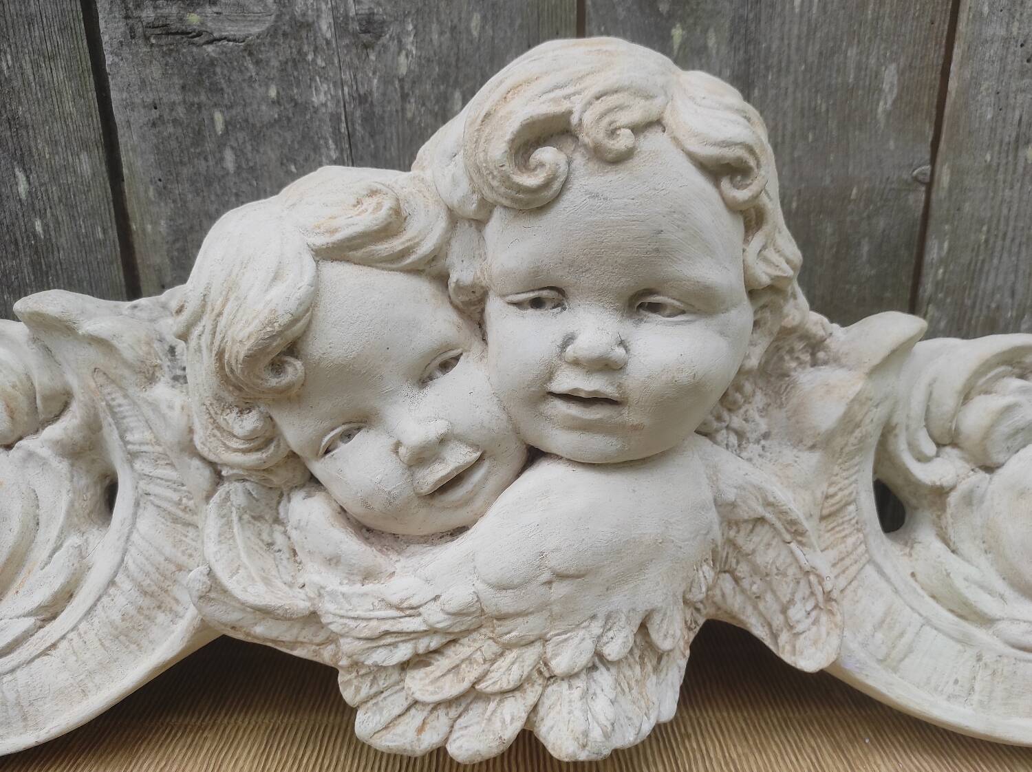 Stucco decoration depicting angels