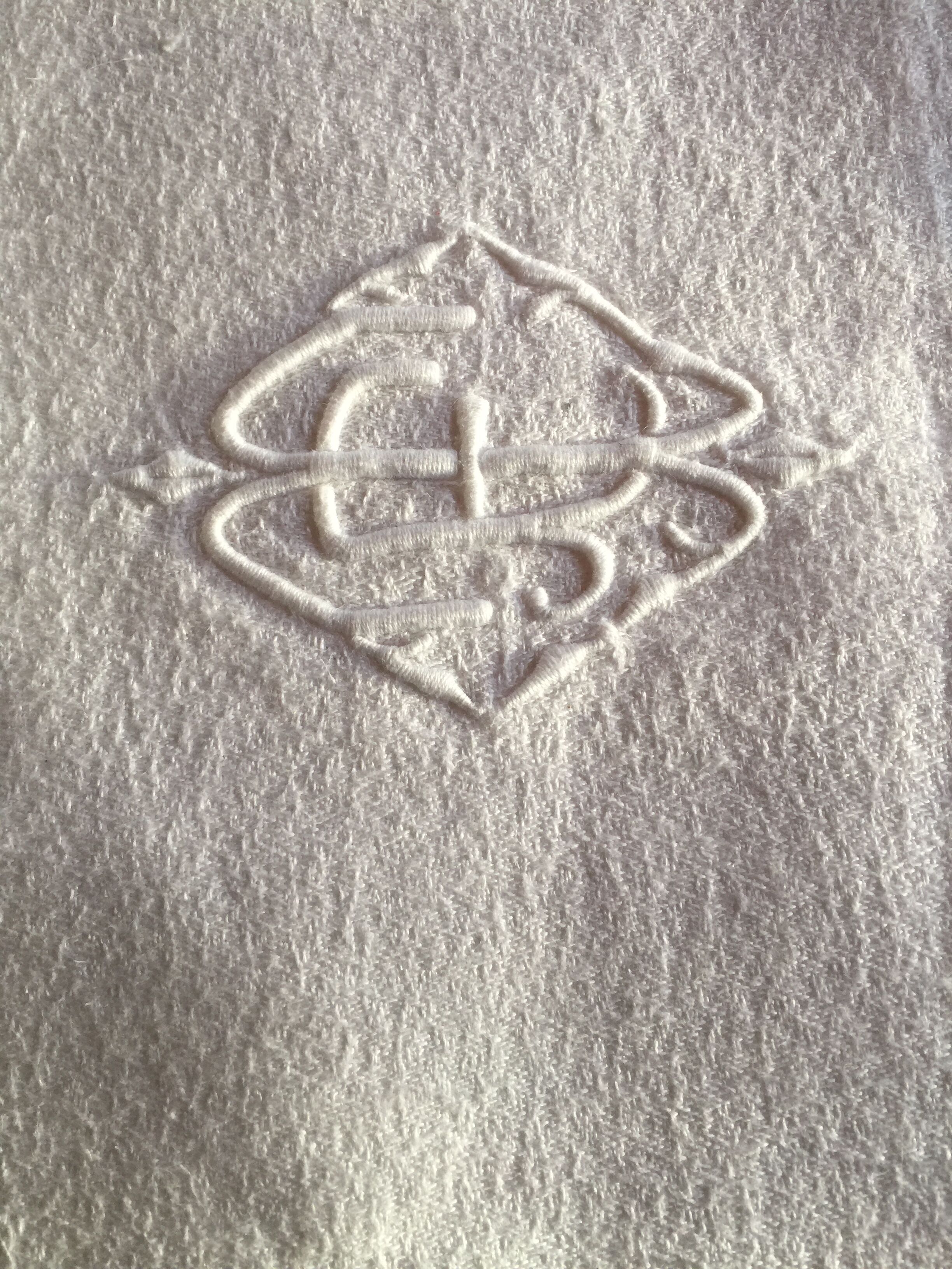 Monogram ecloth ET linen