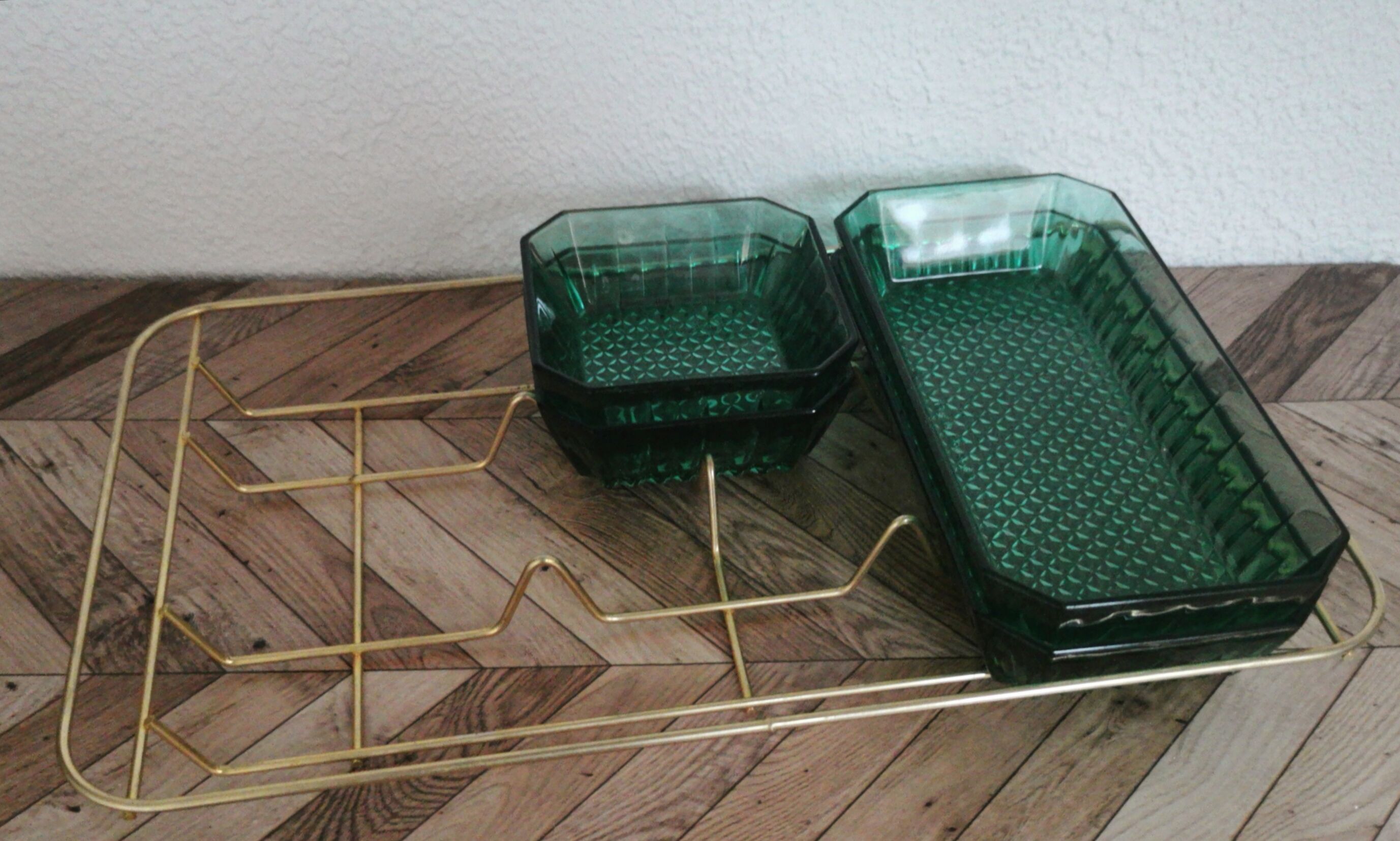 Arcoroc Emerald green and gold aperitif tray