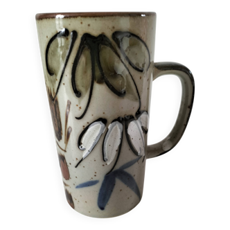 Glazed stoneware mug with free decoration, vintage pottery work.