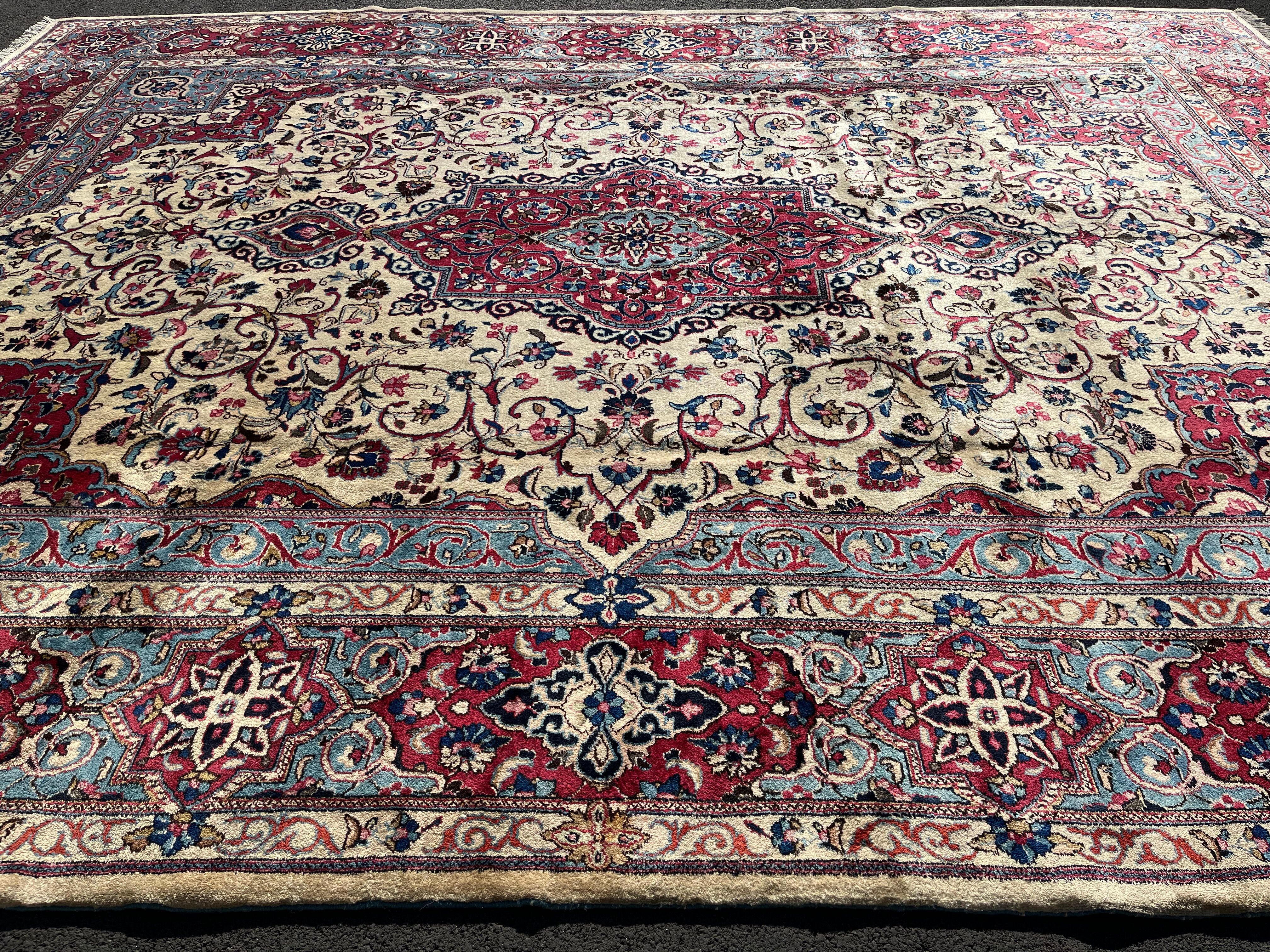 Tapis Kashmar Signé : "Royal" Vers 1950. 400x300 cm