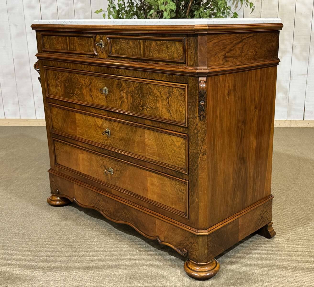 Napoleon III commode in walnut, fir and white marble from the 19th century.