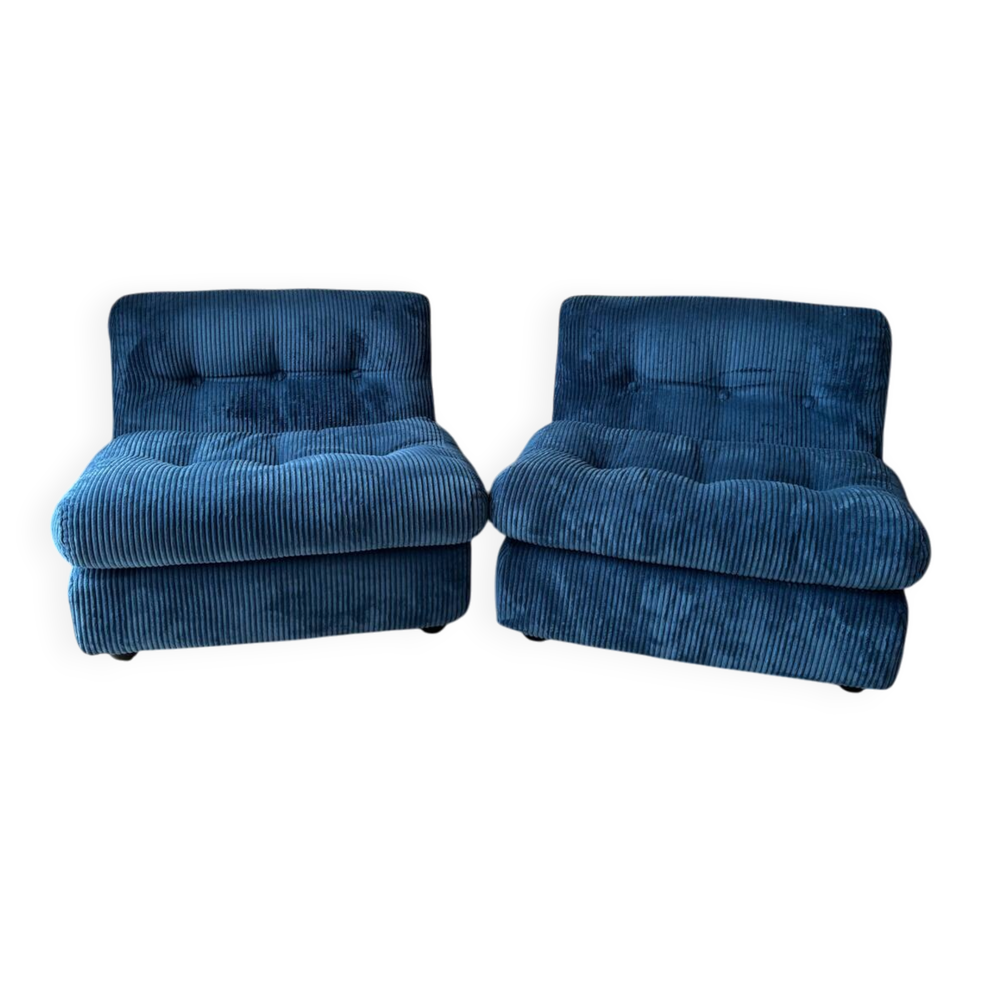 Paire de fauteuils / chauffeuses amanta par mario bellini