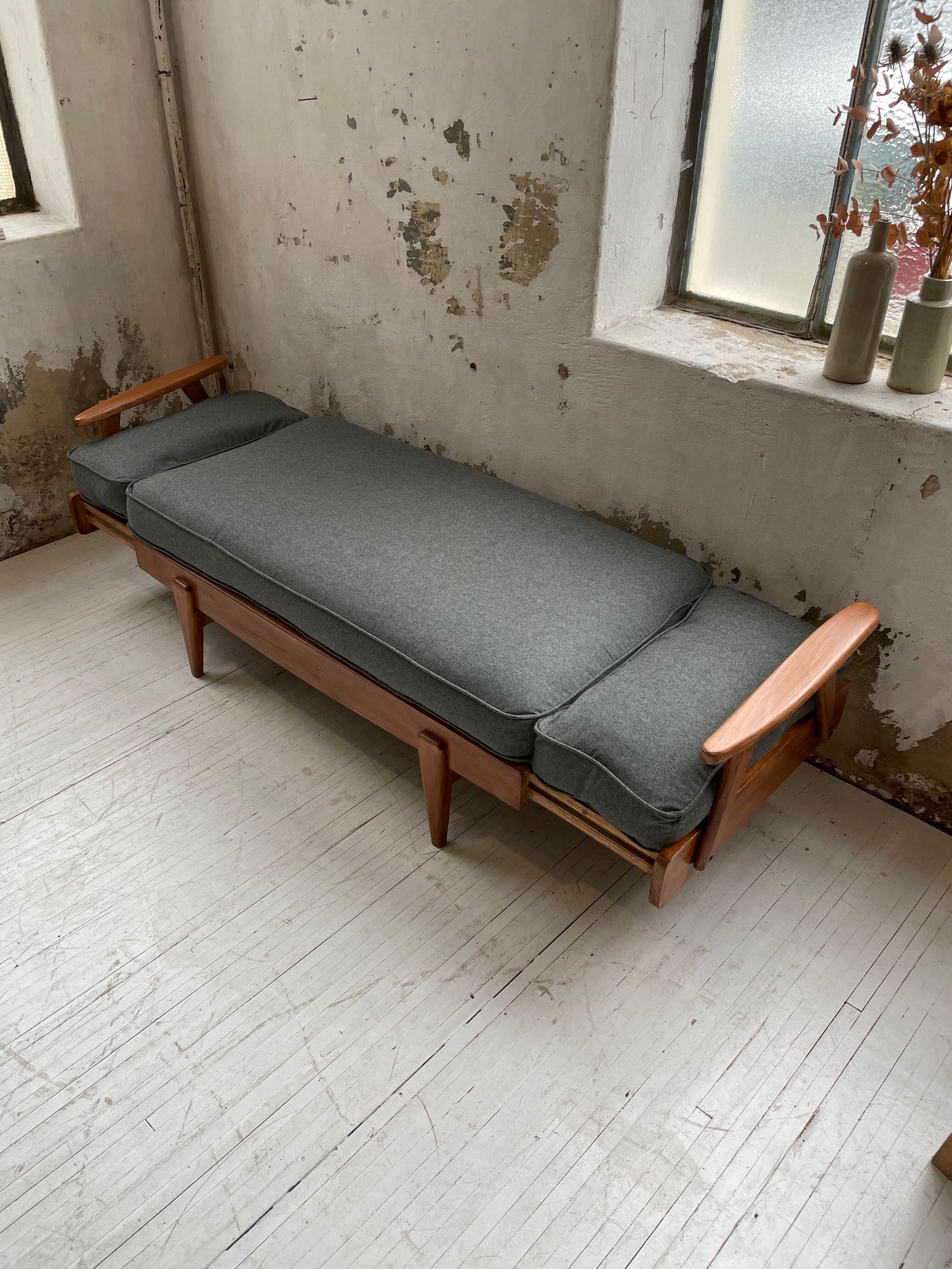 Daybed expandable Scandinavian 2-seater bench