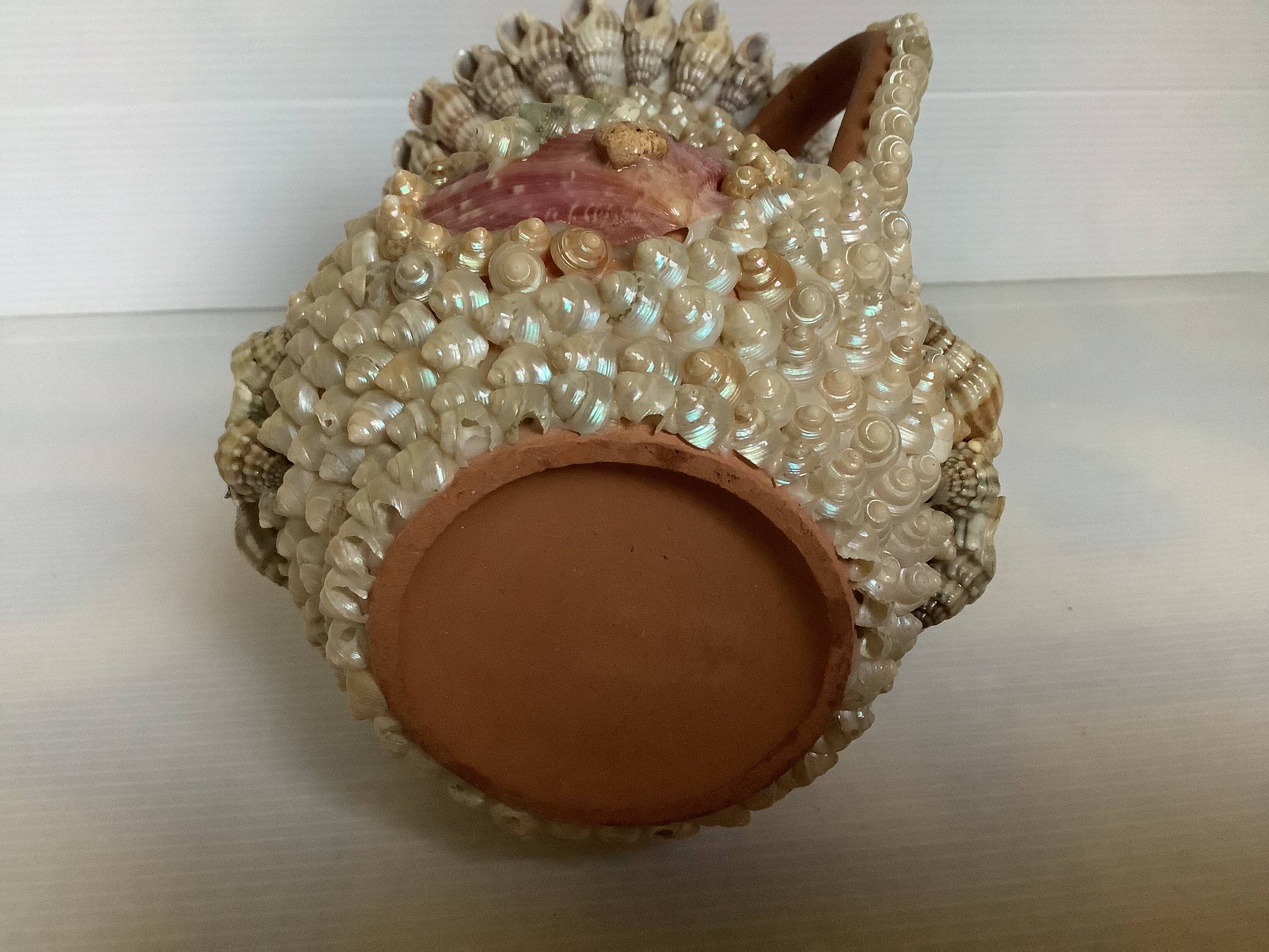 Shell vase folk art