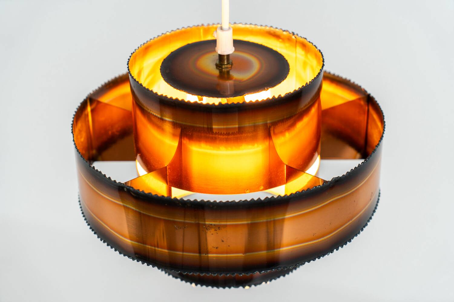 Pendel brutaliste en cuivre brûlé par Svend Aage Holm Sørensen (Danemark, années 1960).