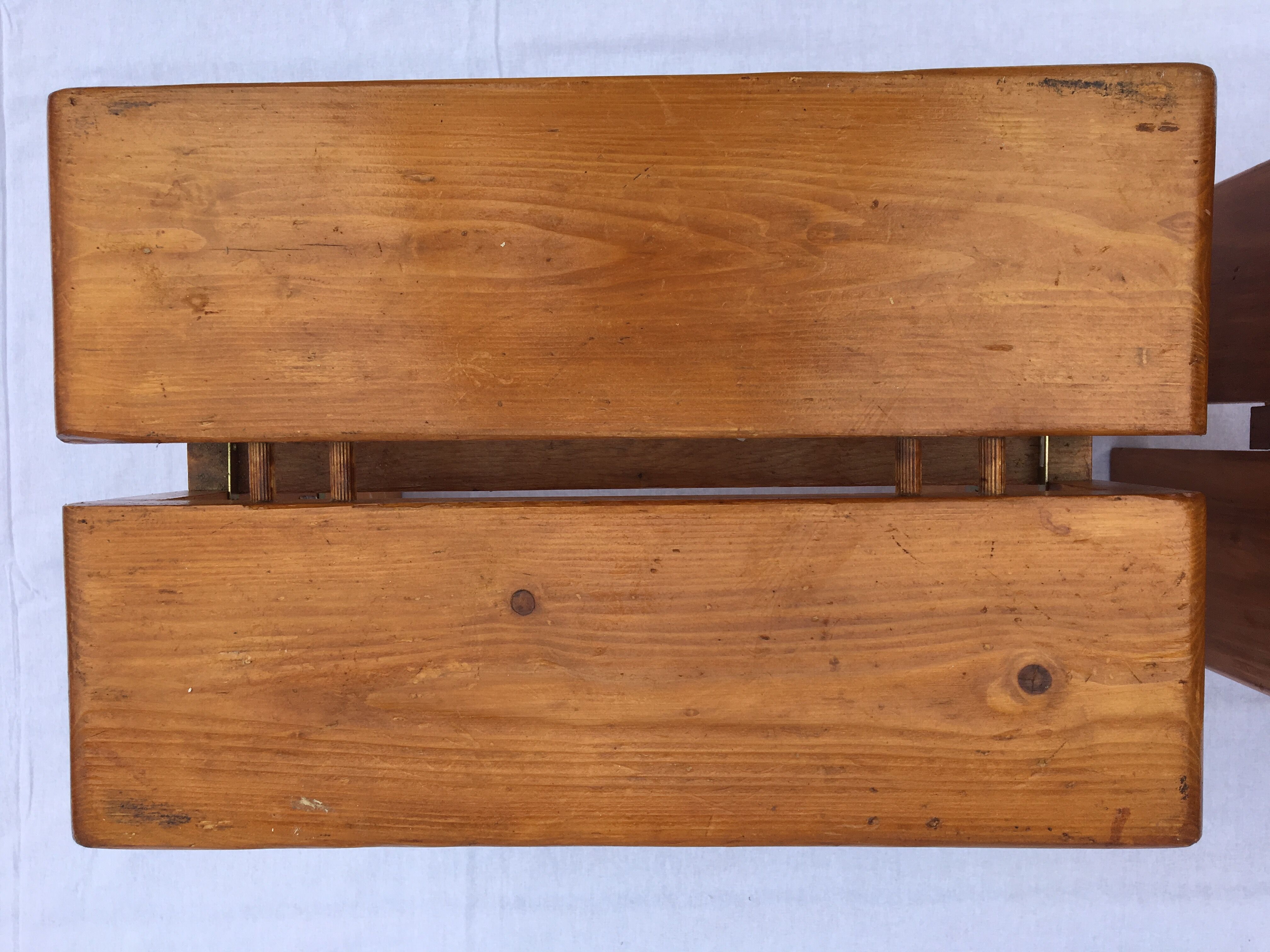 Paire de tabourets par Charlotte Perriand pour les Arcs, années 1960