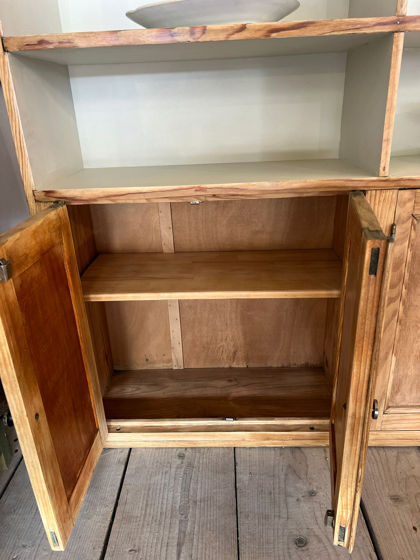 Library / dresser