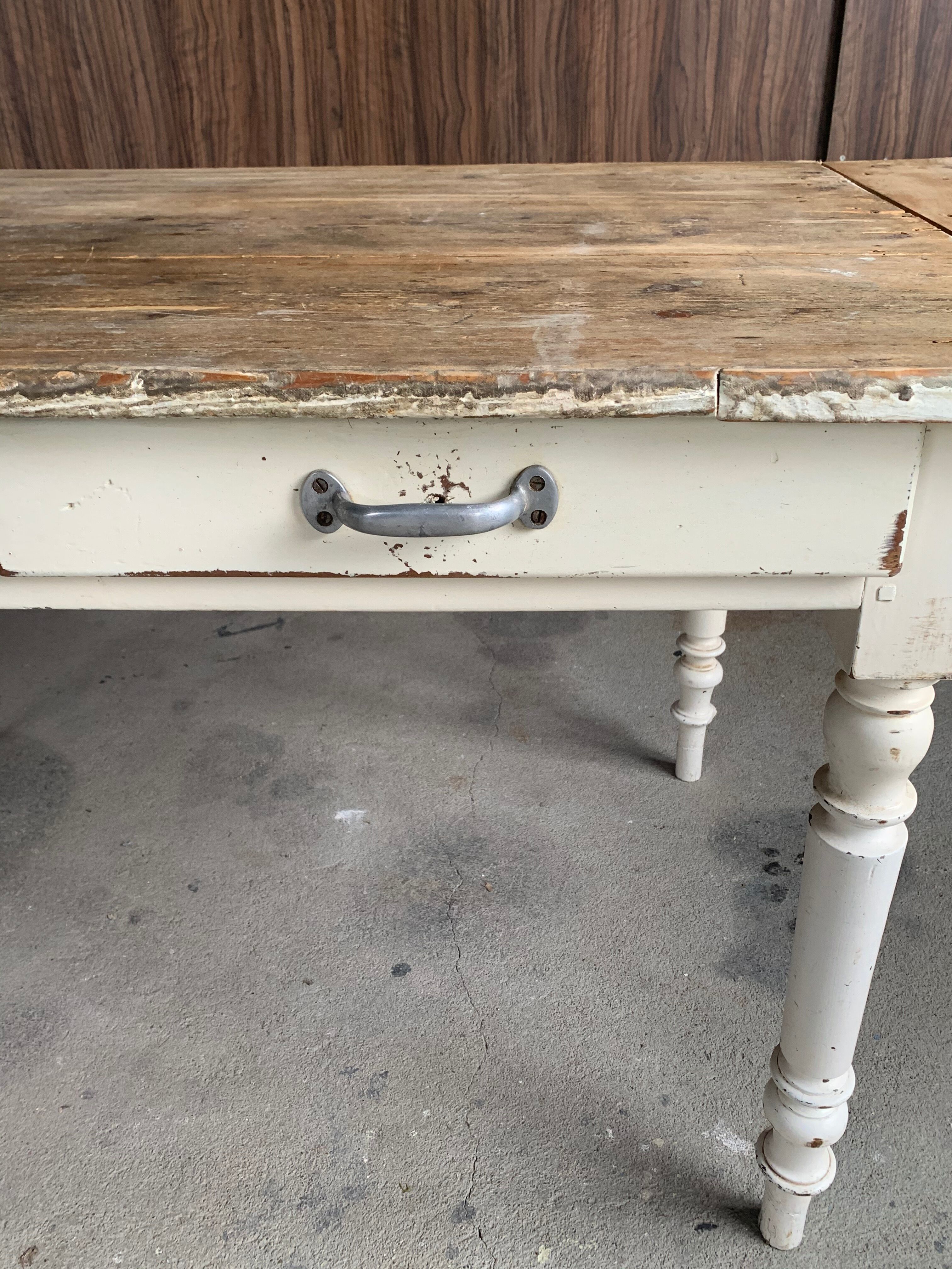 Farm table