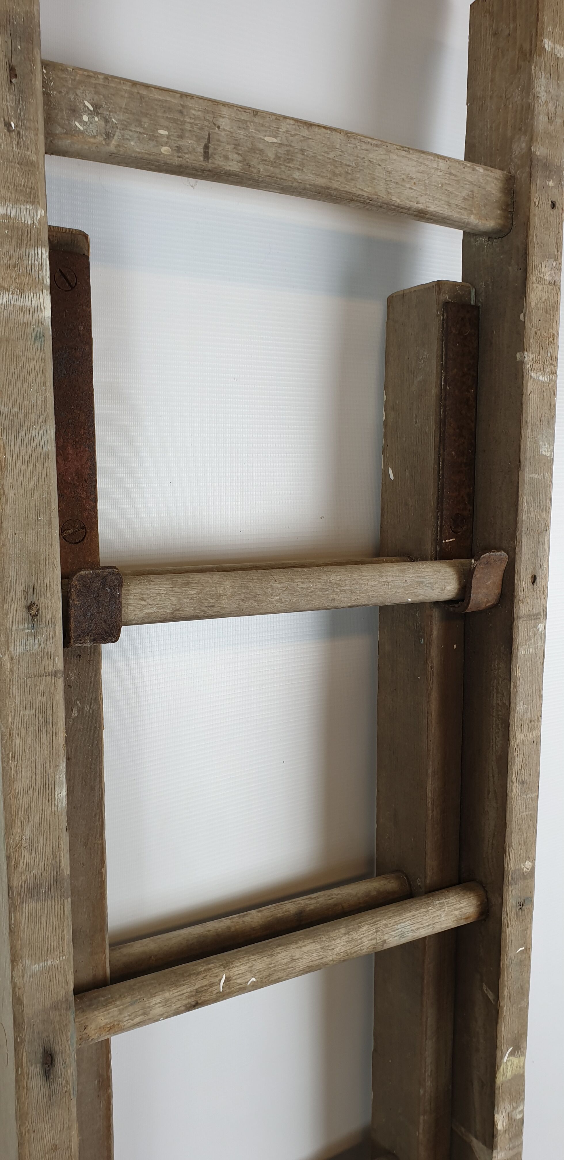 Ancienne échelle bois coulissante