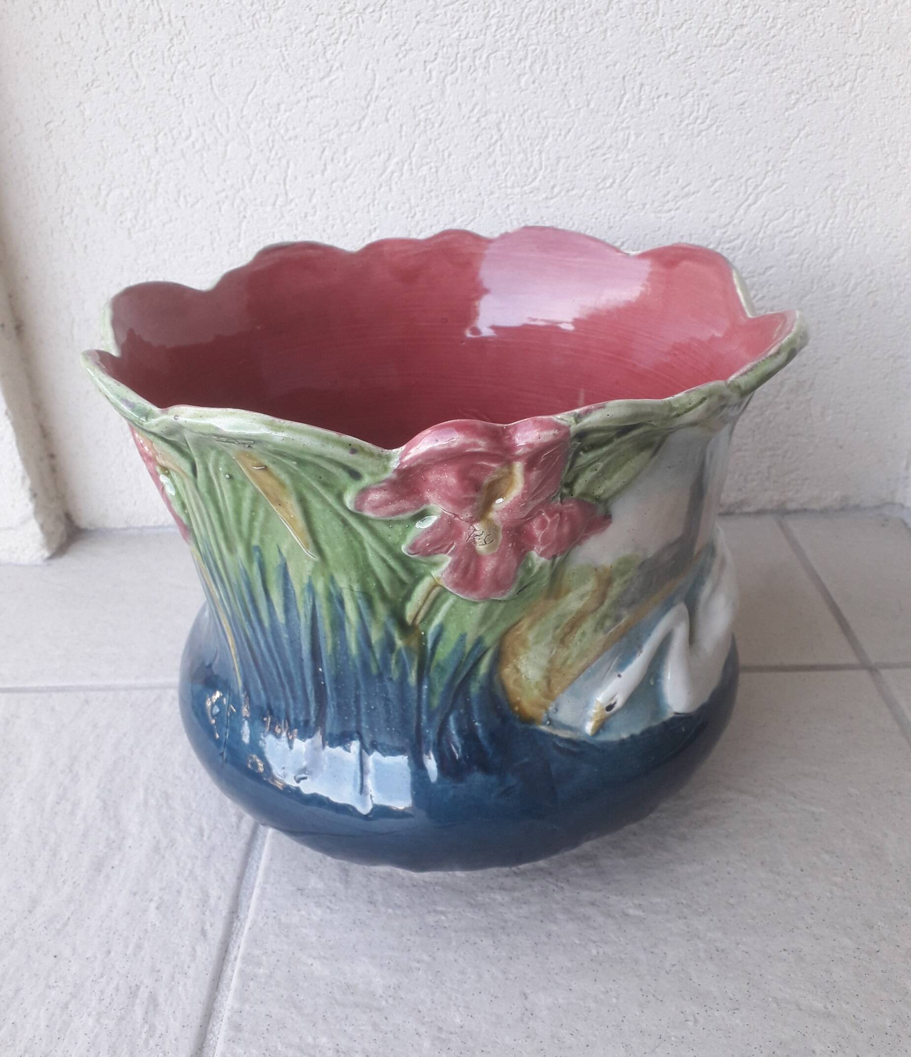 Earthenware cache-pot