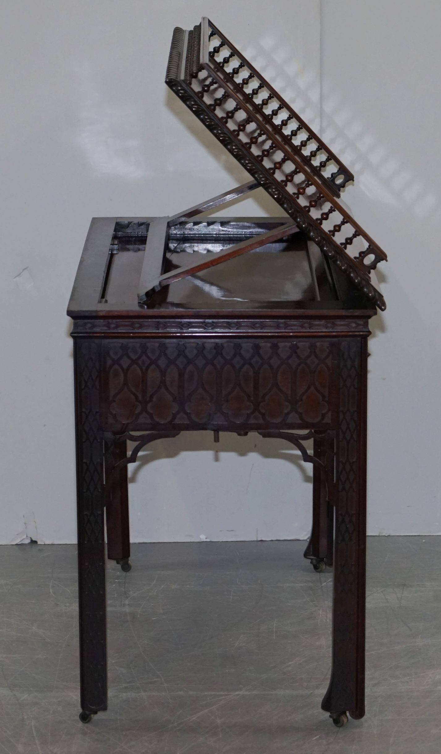 Bureau de travail d'architecte en bois dur George III Thomas Chippendale