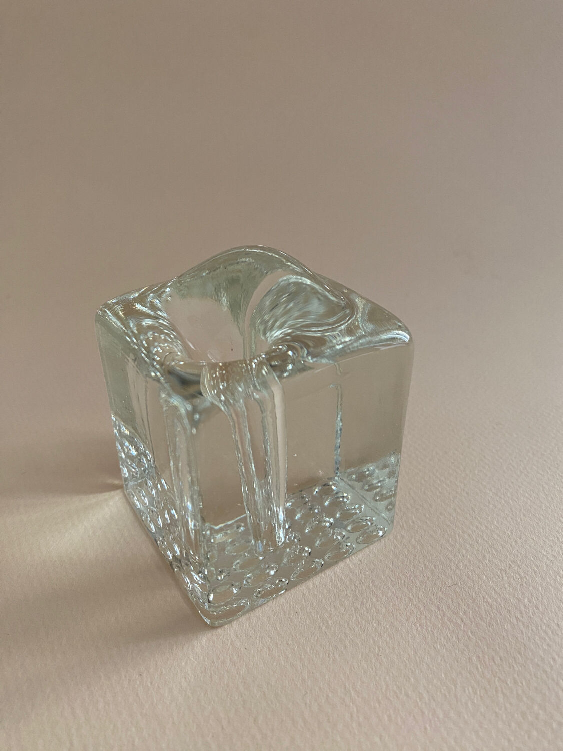 Moulded glass soliflore