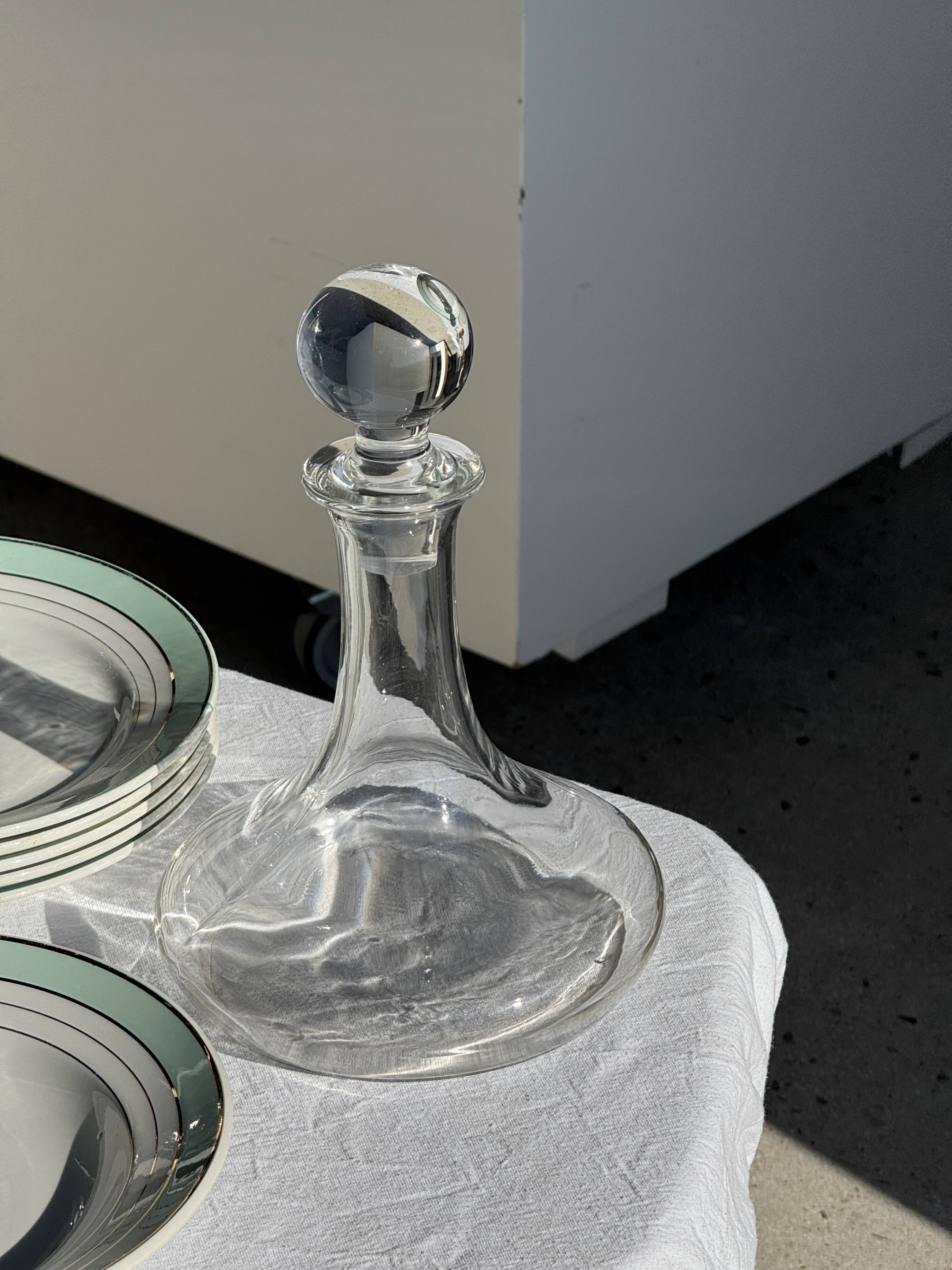 Vintage decanter with round stopper H27