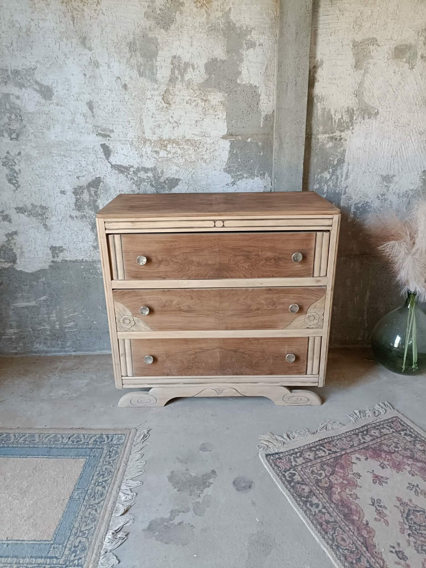 Wooden chest of drawers