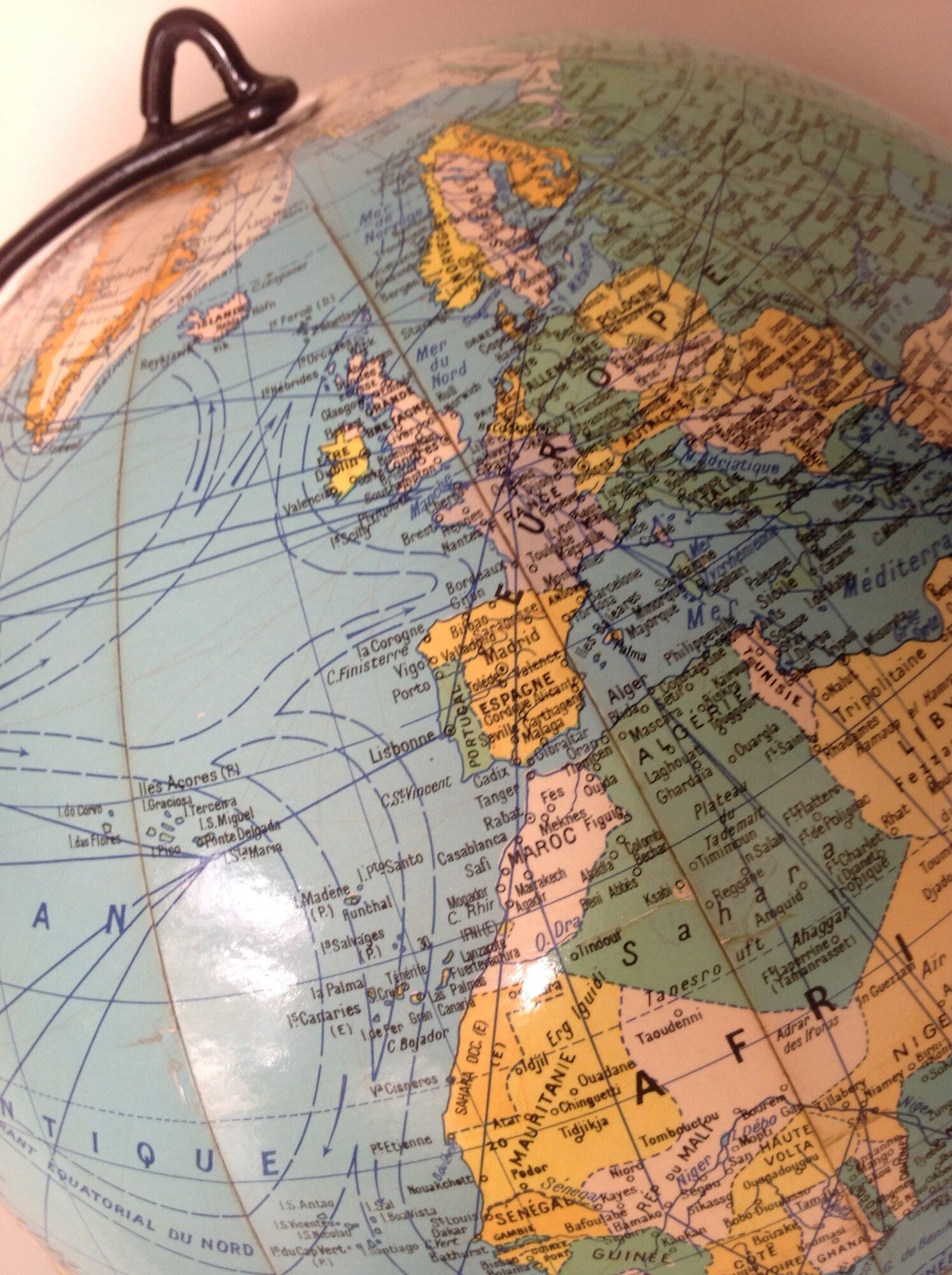 Girard Barrère cardboard globe with tripod foot /vintage 50-60s