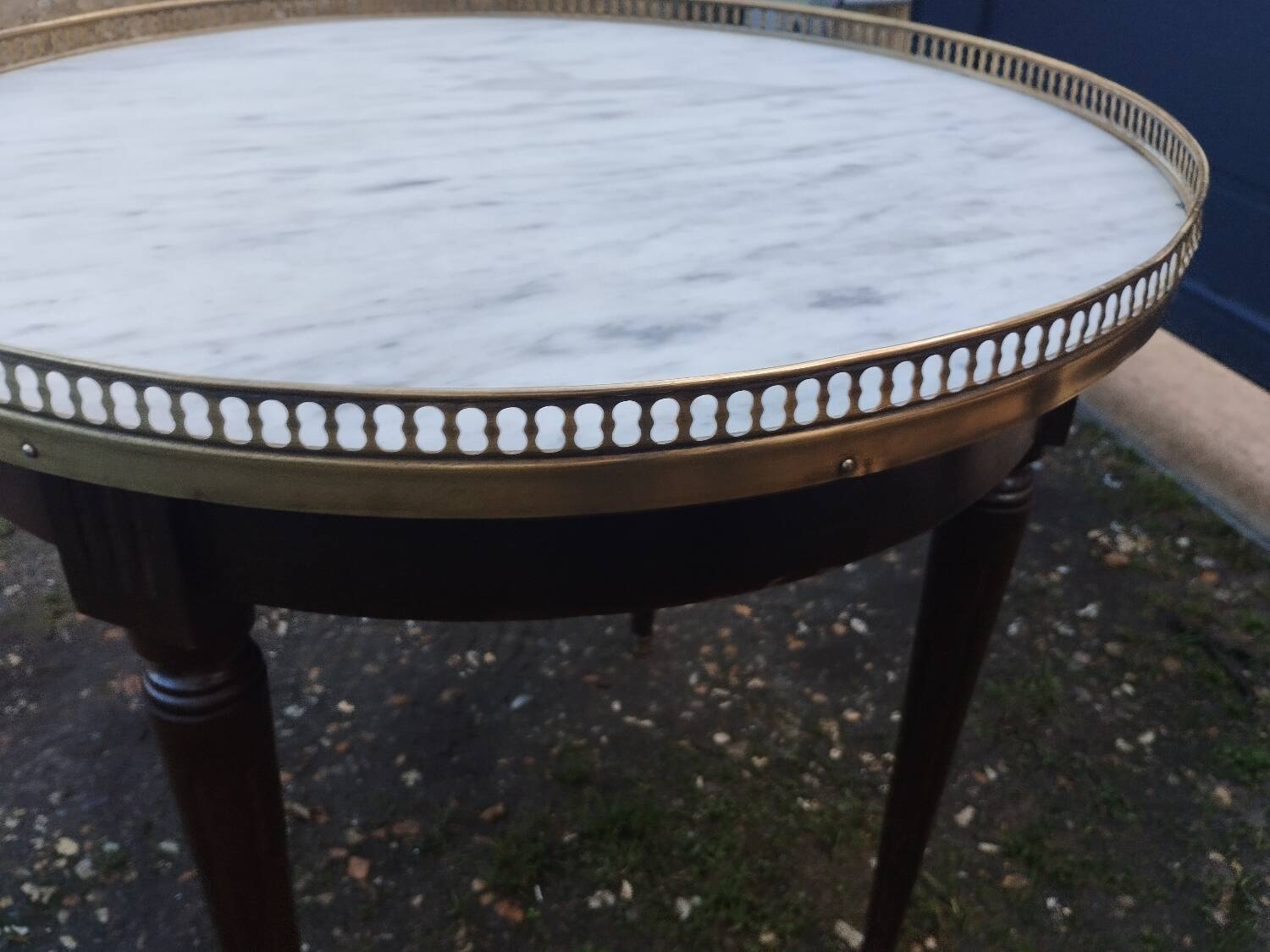 Bouillotte coffee table with antique marble top, Louis XVI style