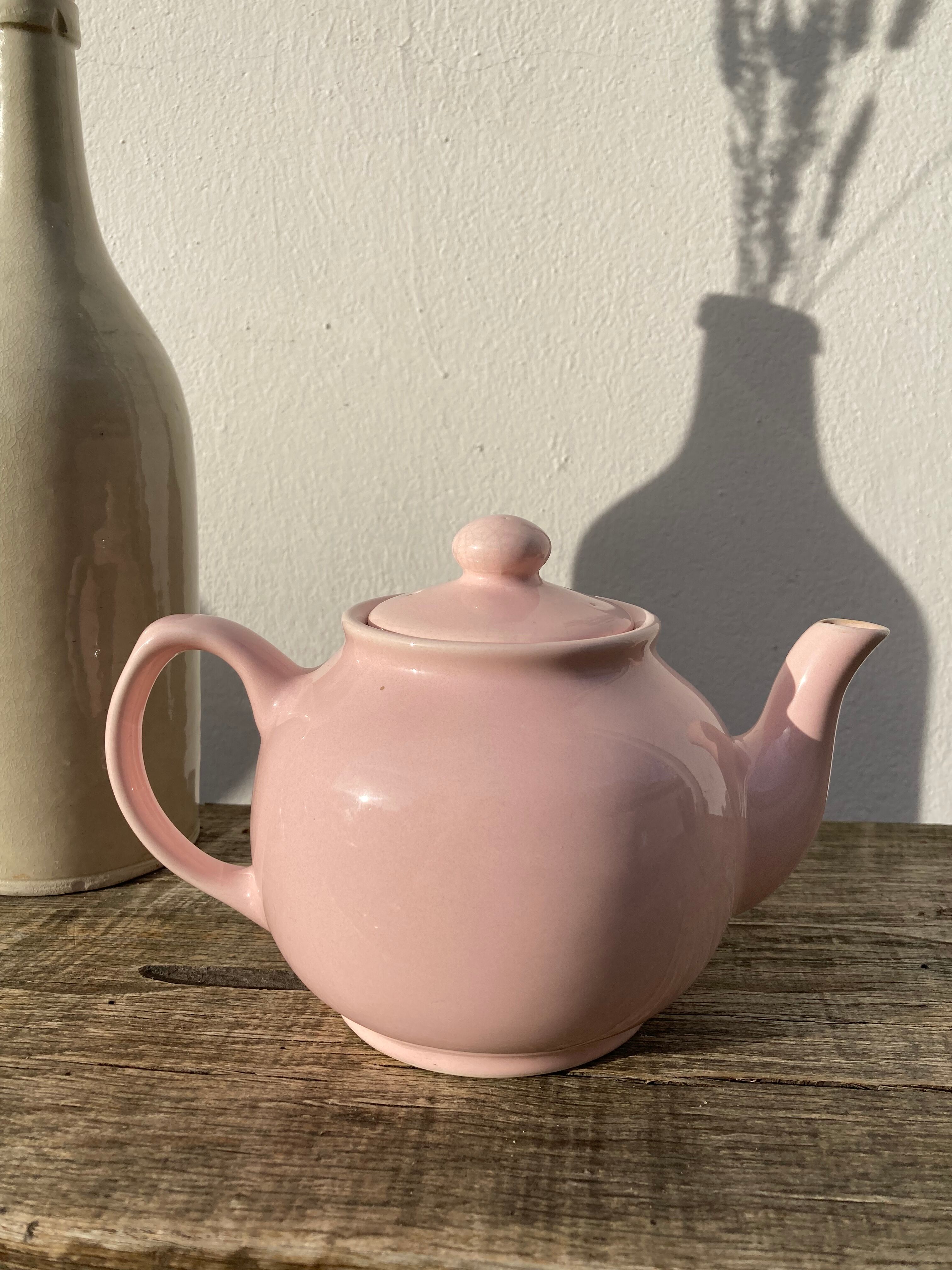 Théière anglaise en céramique rose vintage