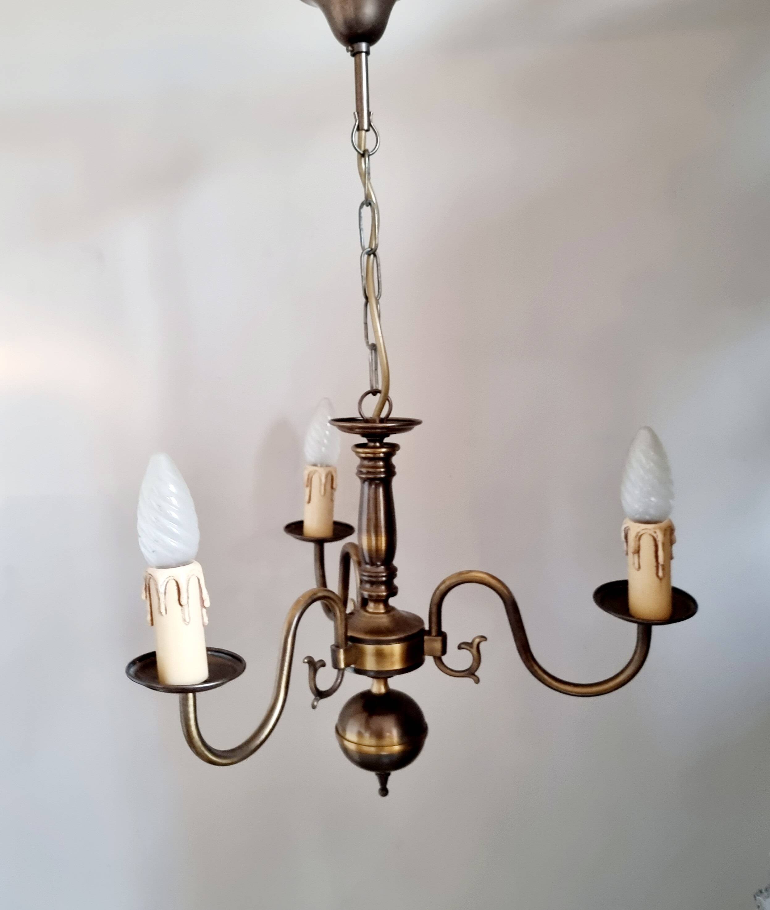 Classic Dutch style brass lamp in golden bronze color