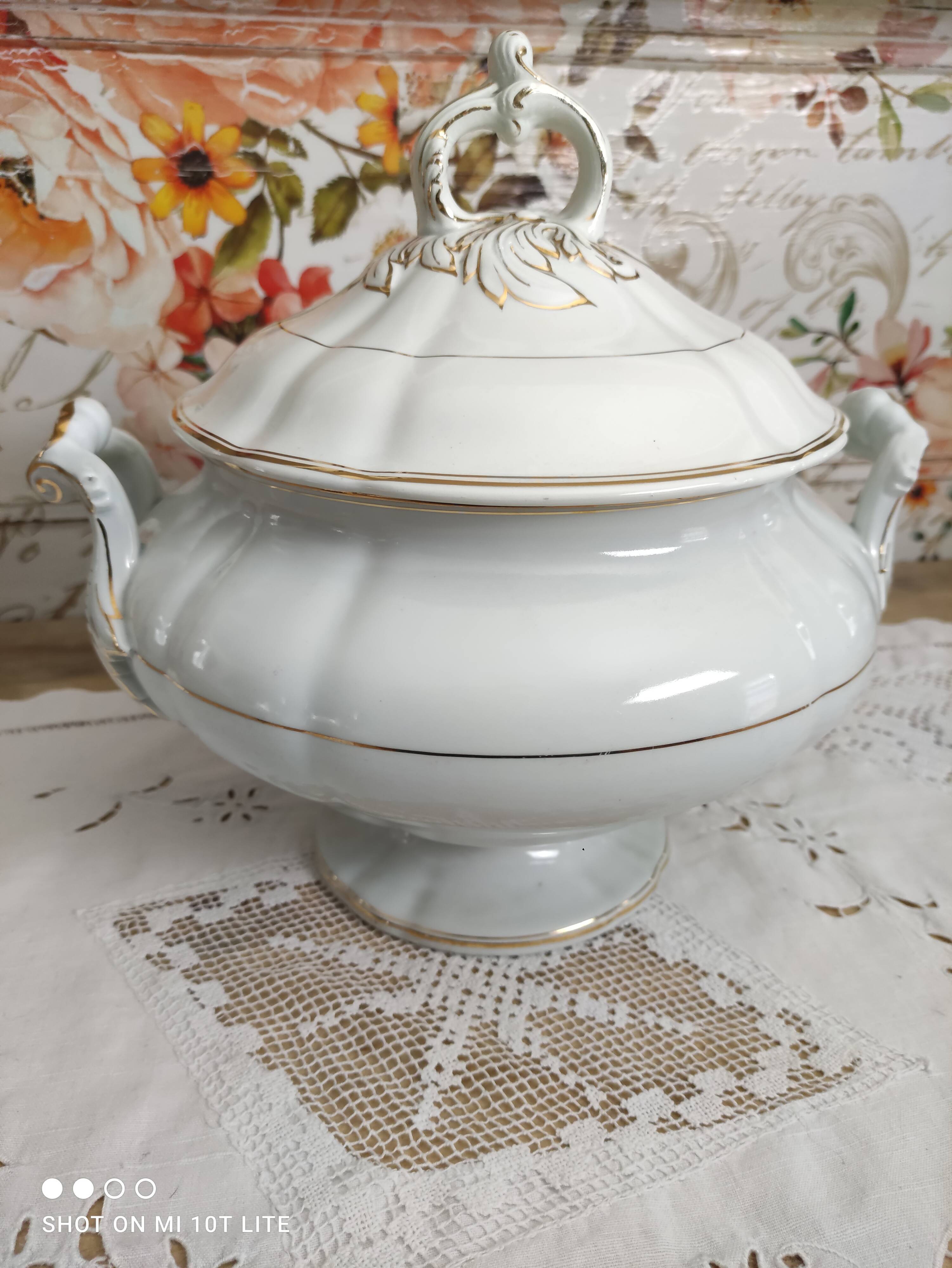 Niederweiler soup bowl in white earthenware bordered gold