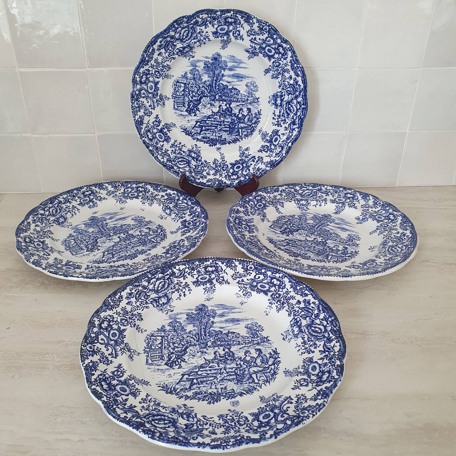4 earthenware plates with floral and pastoral scene motif