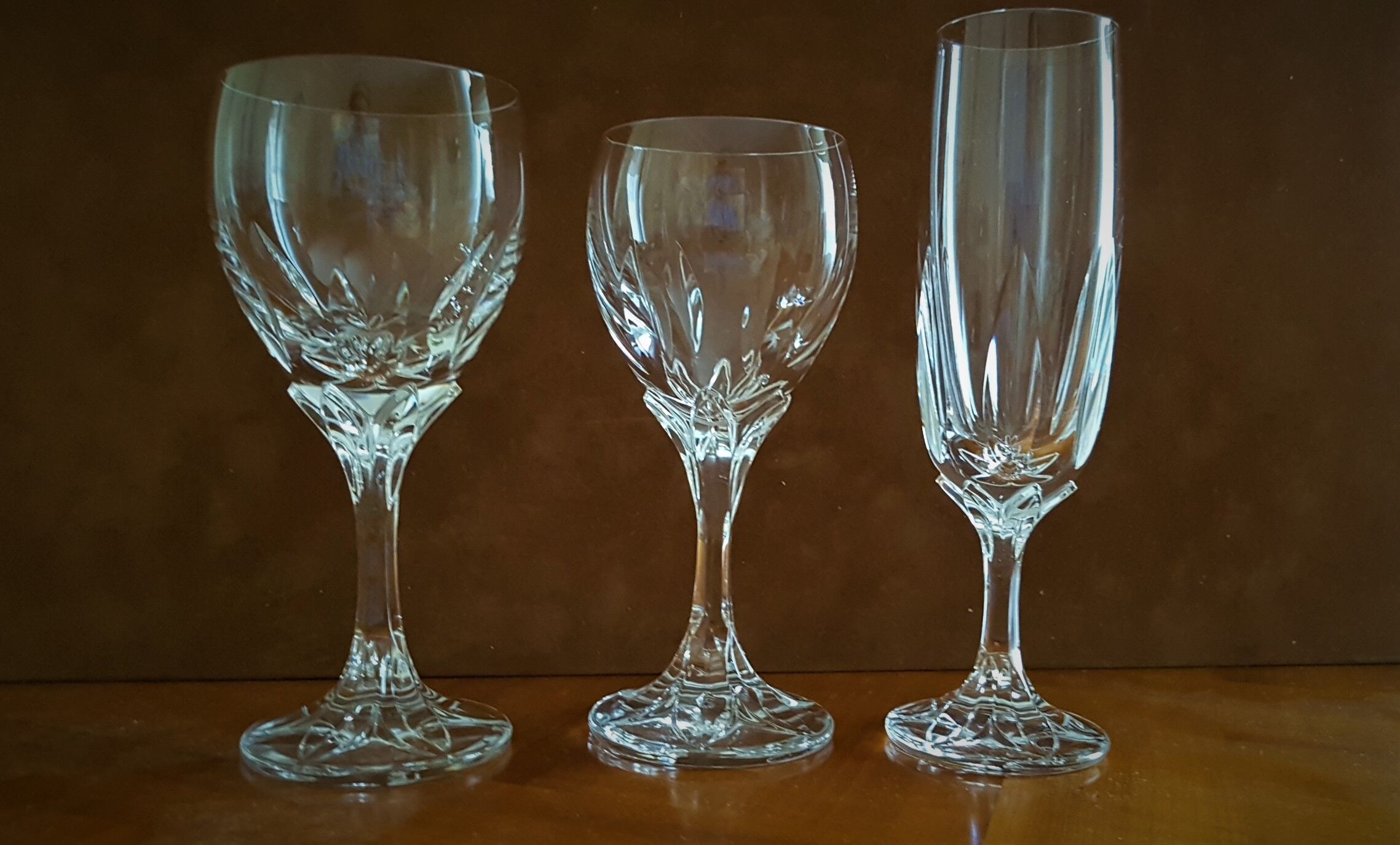 Service of Villeroy crystal glasses and Boch Tulip model