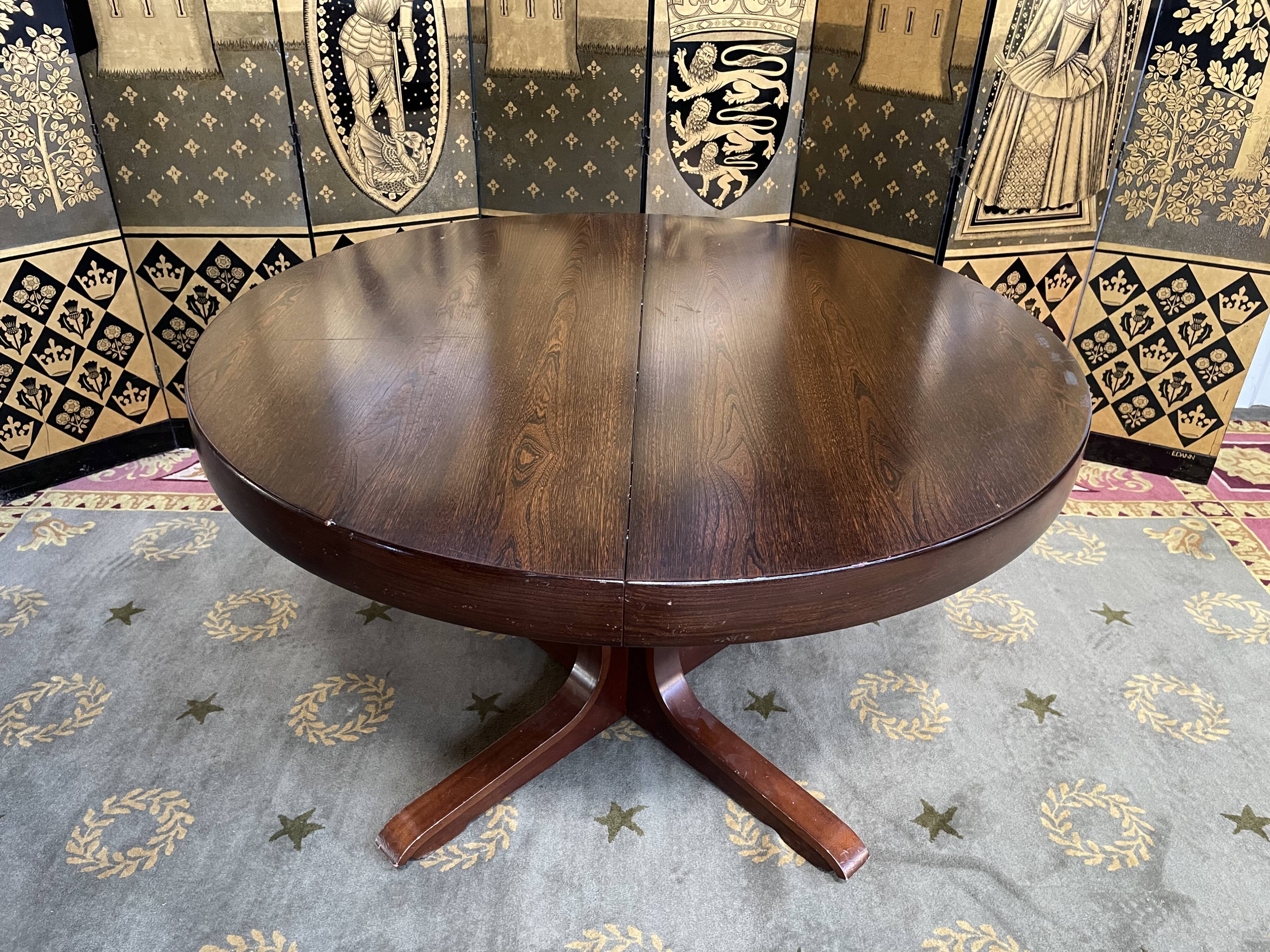 Baumann 1970 round table with integrated extensions