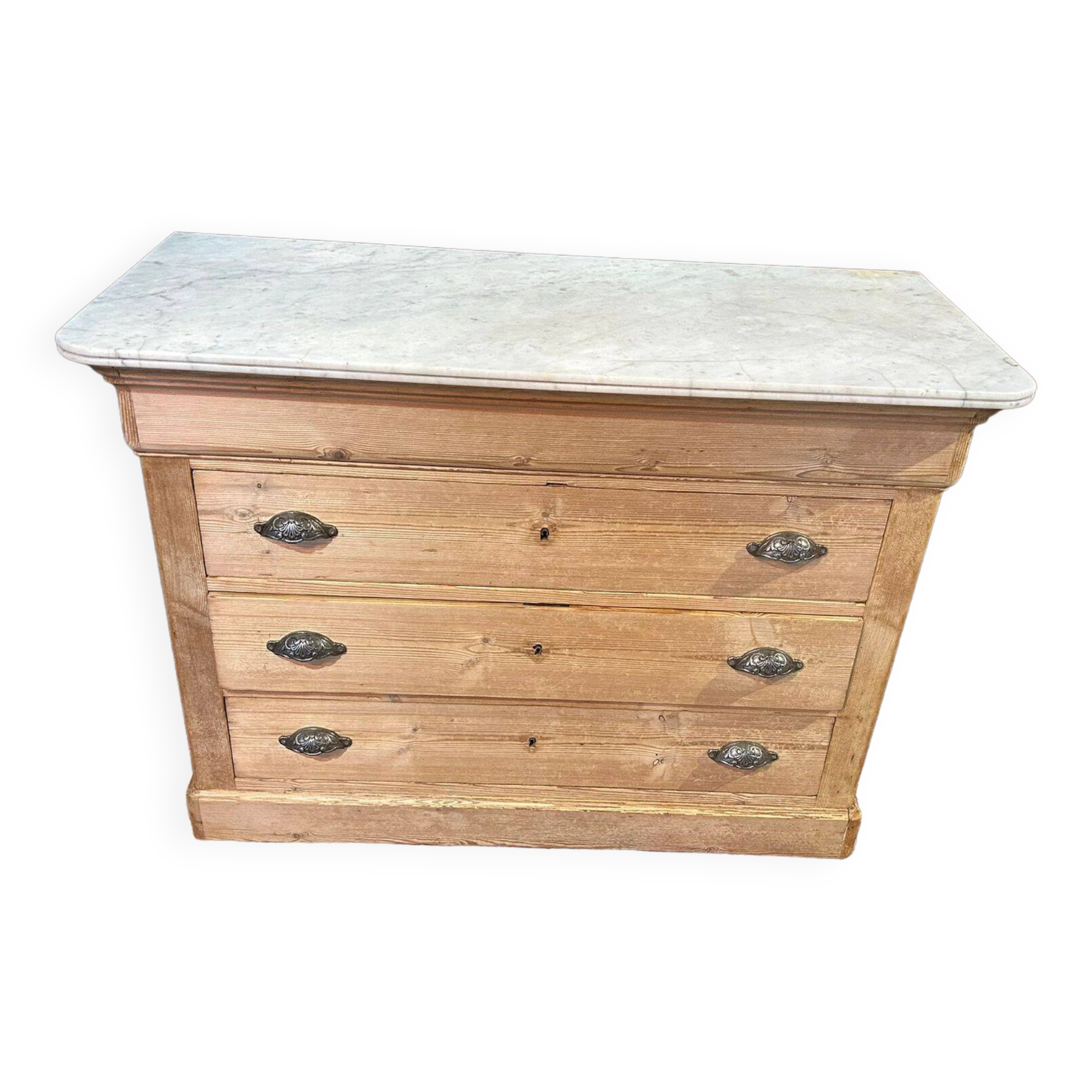 Commode Louis Philippe en pitchpin sur plinthes
